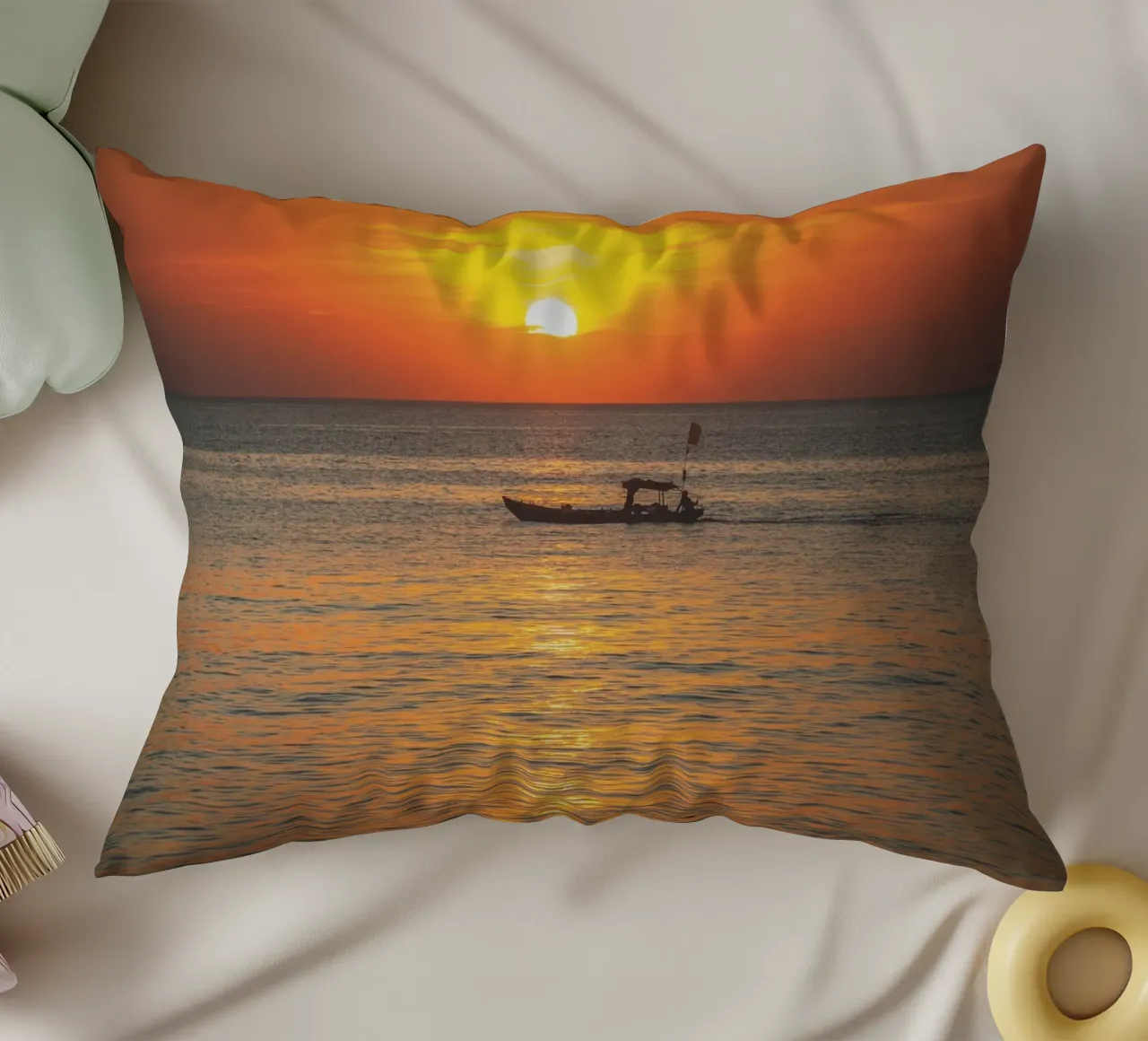 Sunset Boat cuscino da Dave Hare Photography