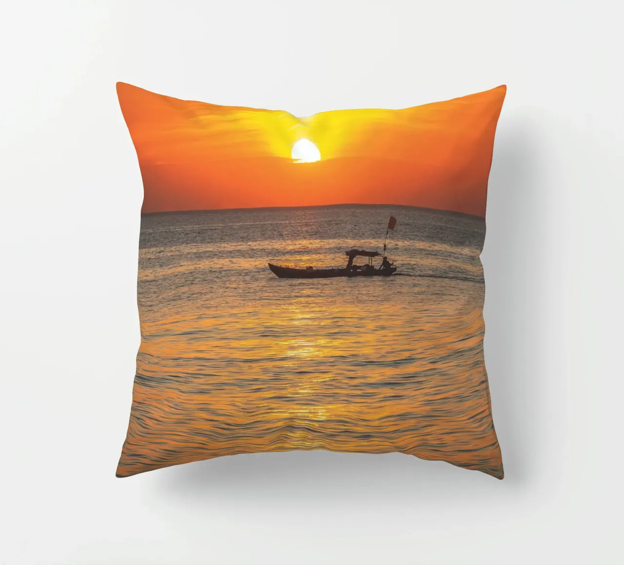 Sunset Boat cuscino da Dave Hare Photography