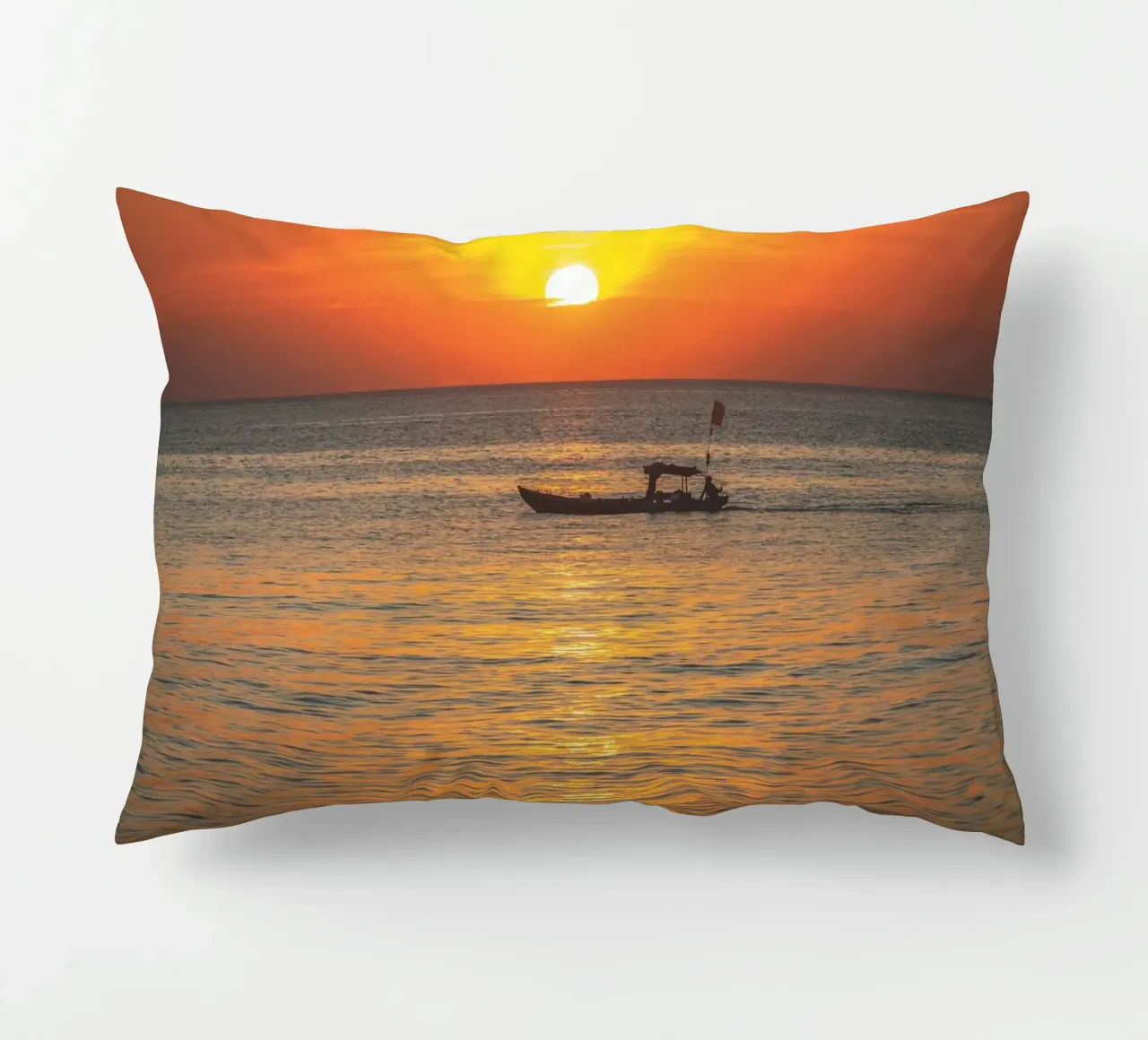 Sunset Boat cuscino da Dave Hare Photography