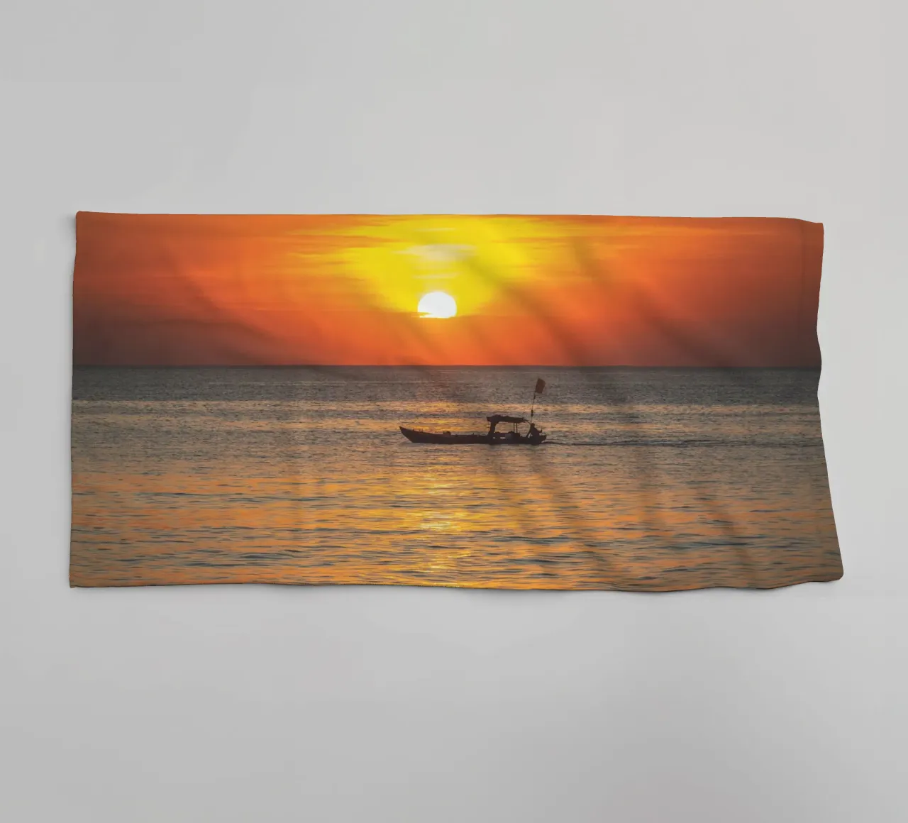 Sunset Boat Handtuch von Dave Hare Photography