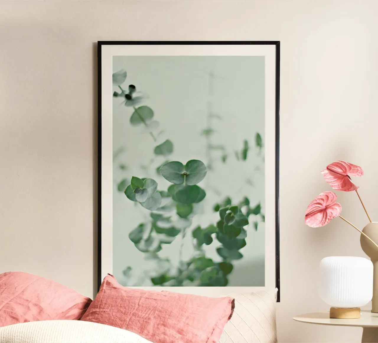 Eucalyptus Green 2 poster con telaio in legno da Monika Strigel