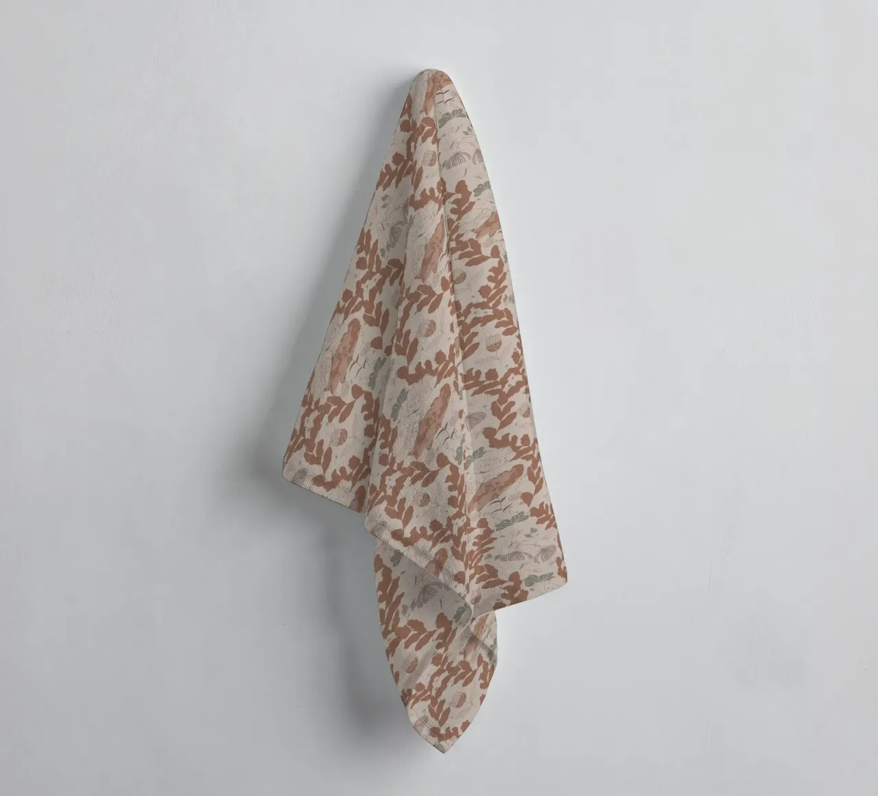 Hovering over a nectar Handtuch von Mandalla Pattern