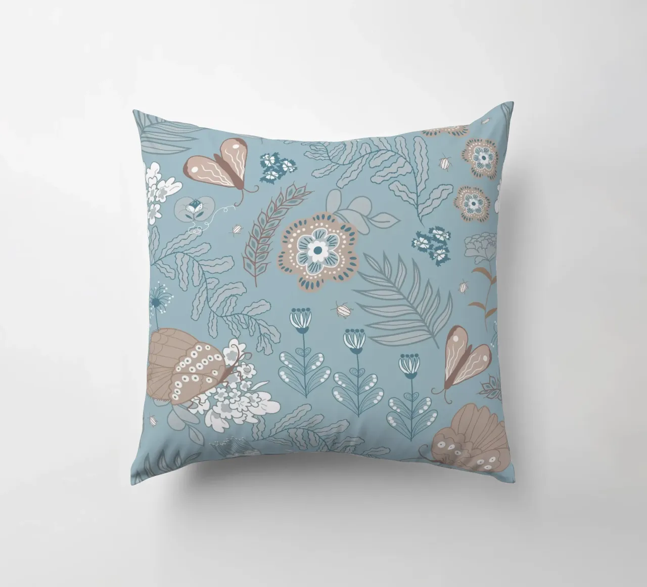 Busy life in the forest - on blue cuscino da Mandalla Pattern