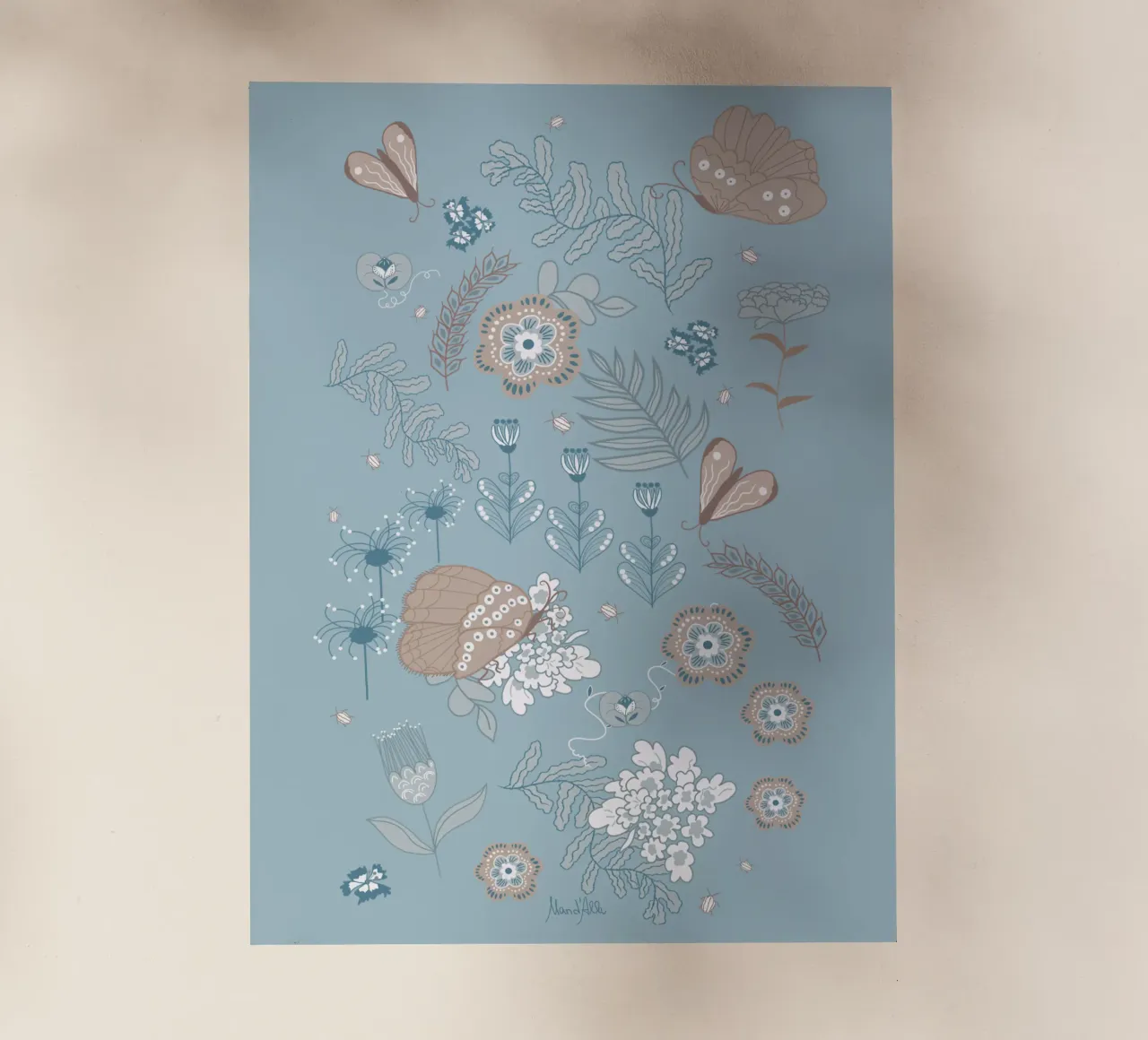 Busy life in the forest - on blue pellicola backlit da Mandalla Pattern