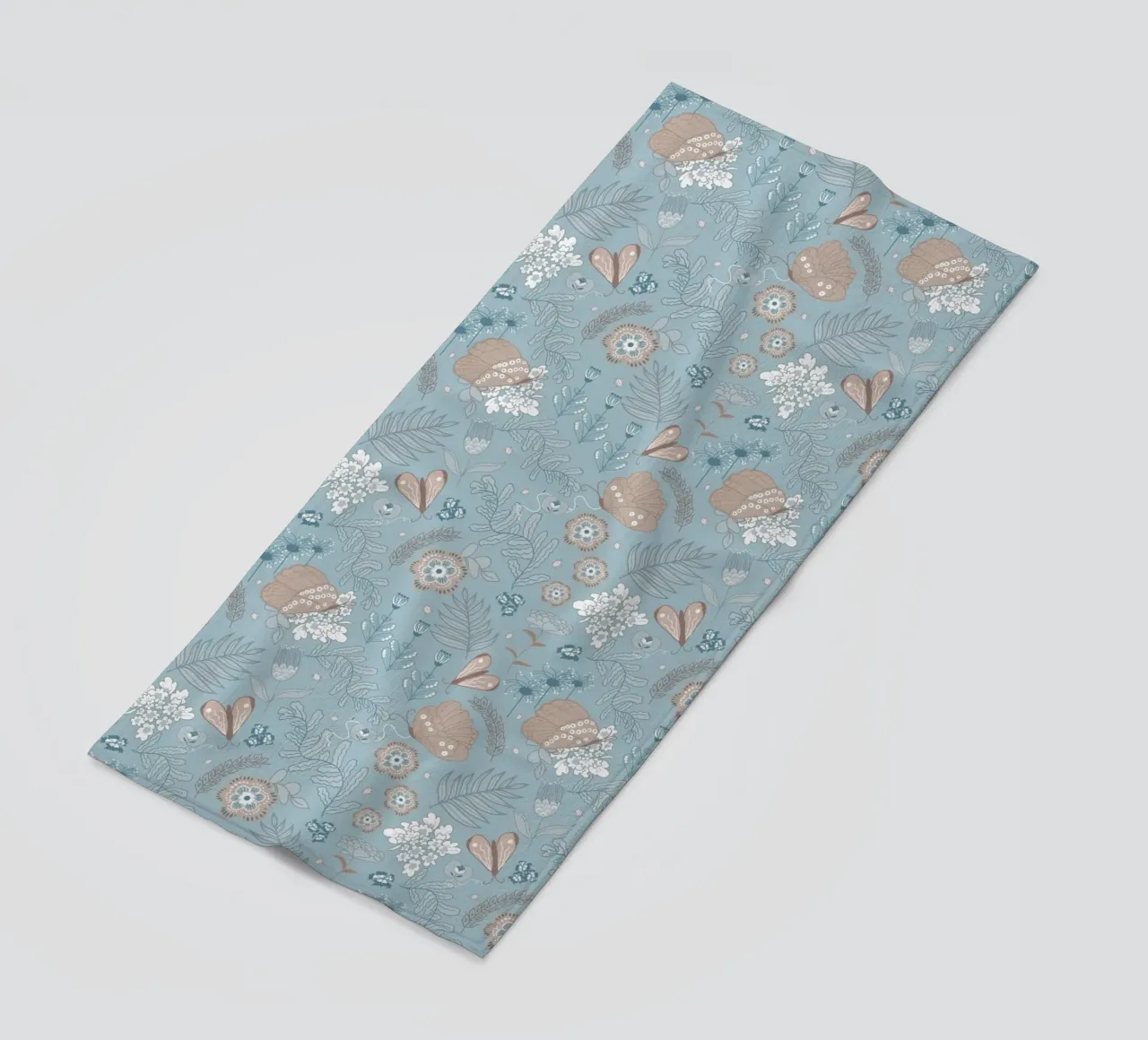 Busy life in the forest - on blue telo mare da Mandalla Pattern