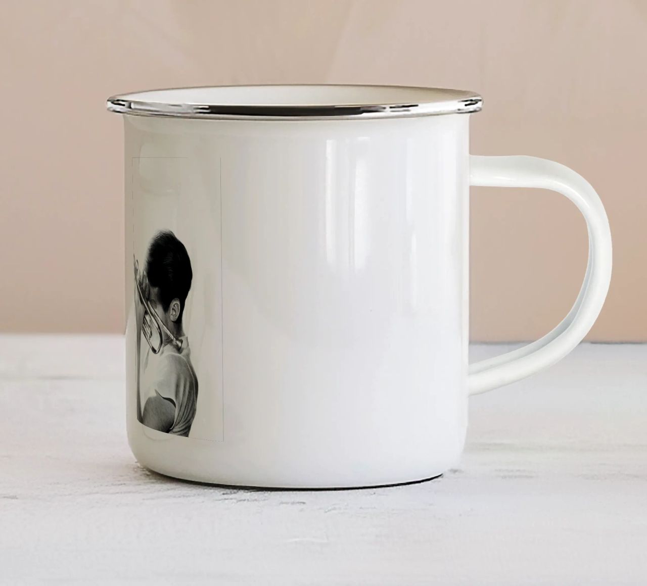 Chet Baker Emaille Tasse von heiyoum