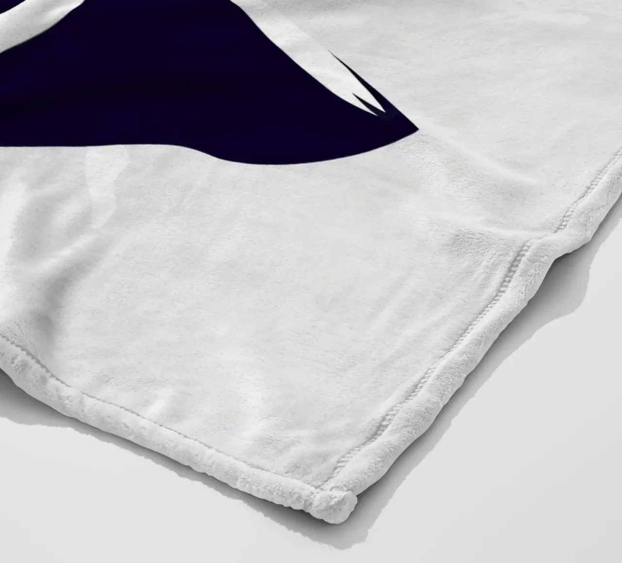 Elegante Tänzerin in fließendem Kleid tanzt Fleecedecke von DesignDoodle