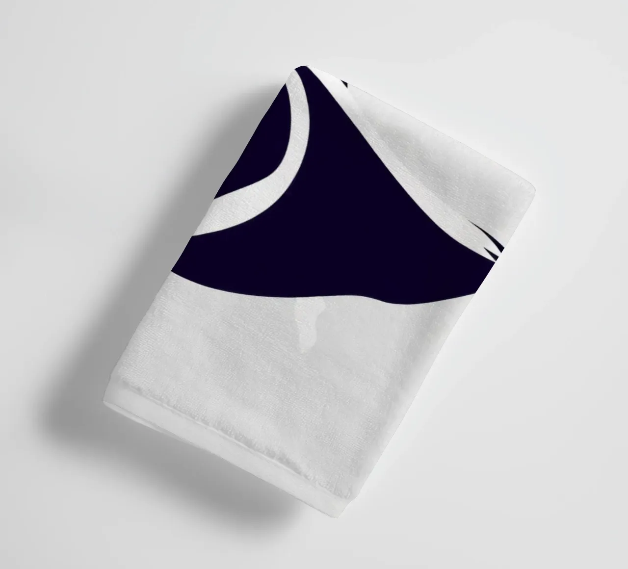 Elegante Tänzerin in fließendem Kleid tanzt Handtuch von DesignDoodle