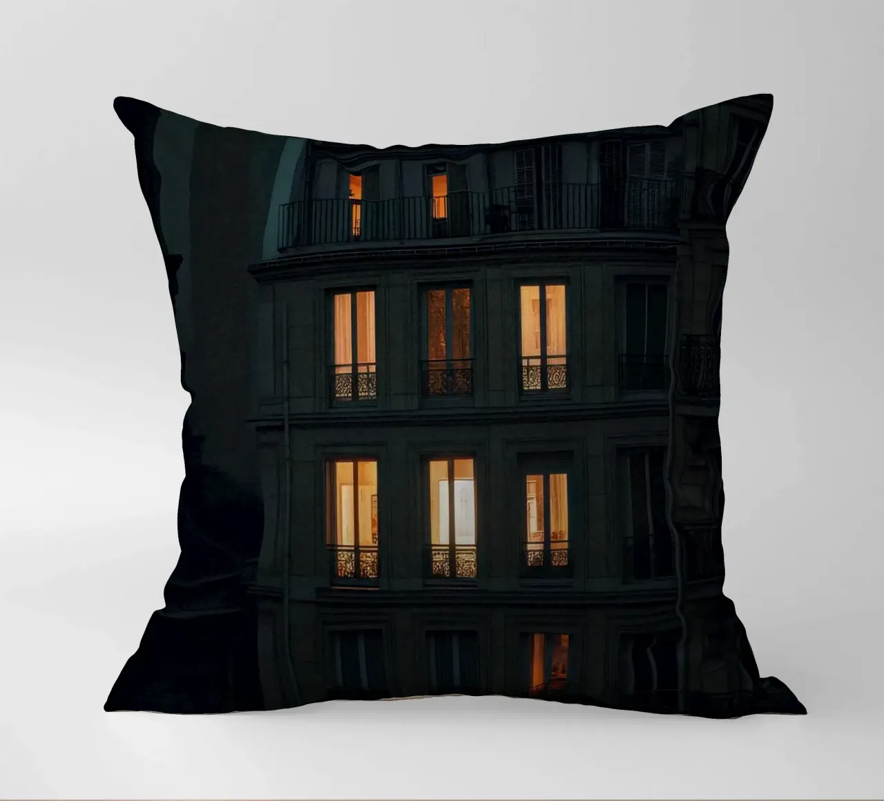 Silhouette e luci: Parigi al crepuscolo cuscino da By Night