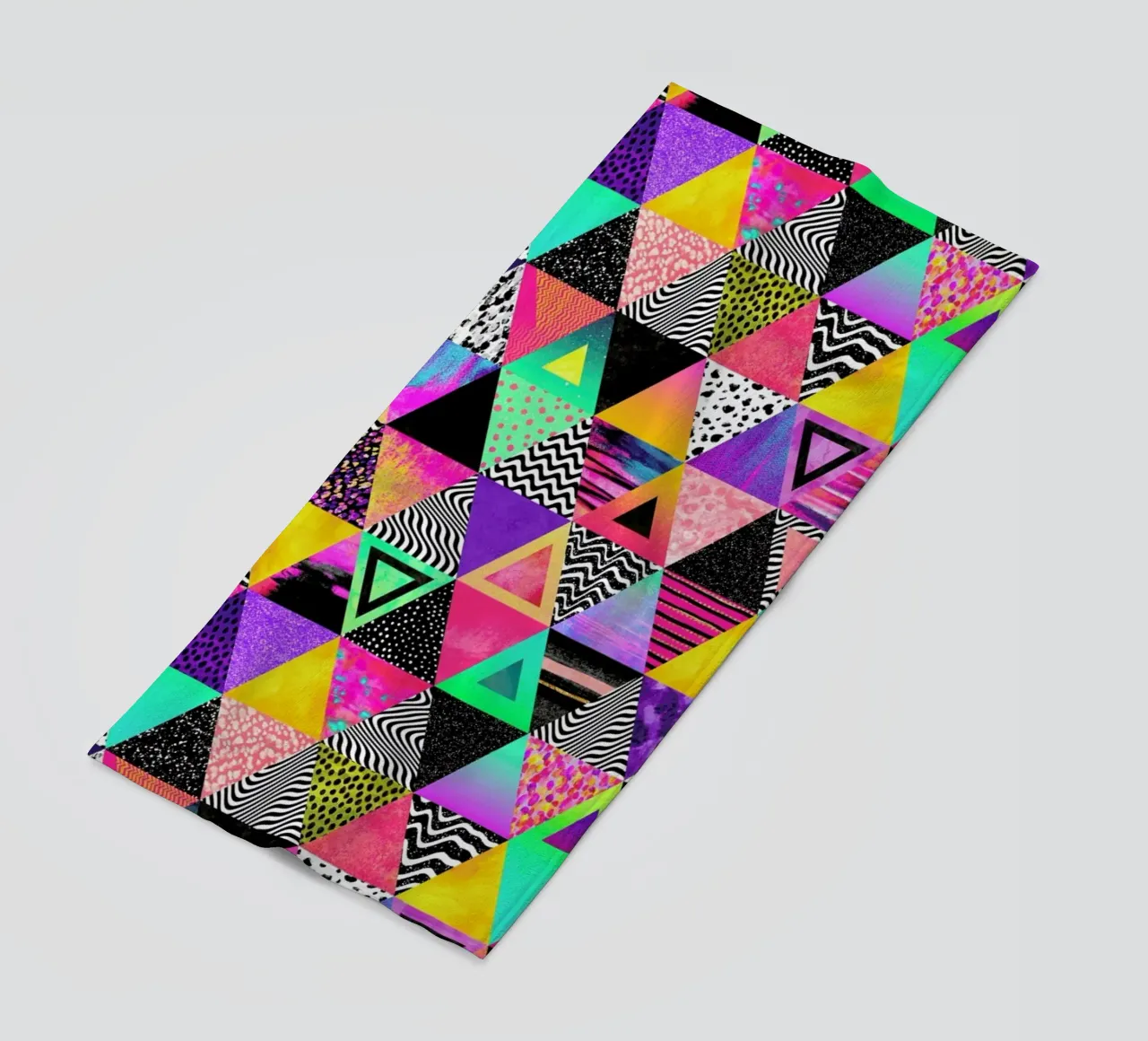 Quirky Triangles telo mare da Elisabeth Fredriksson