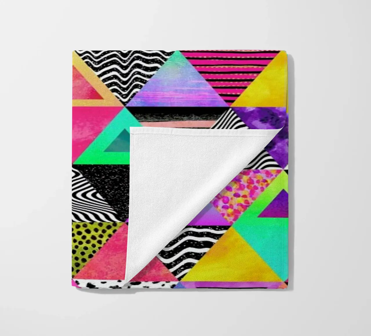 Quirky Triangles telo mare da Elisabeth Fredriksson