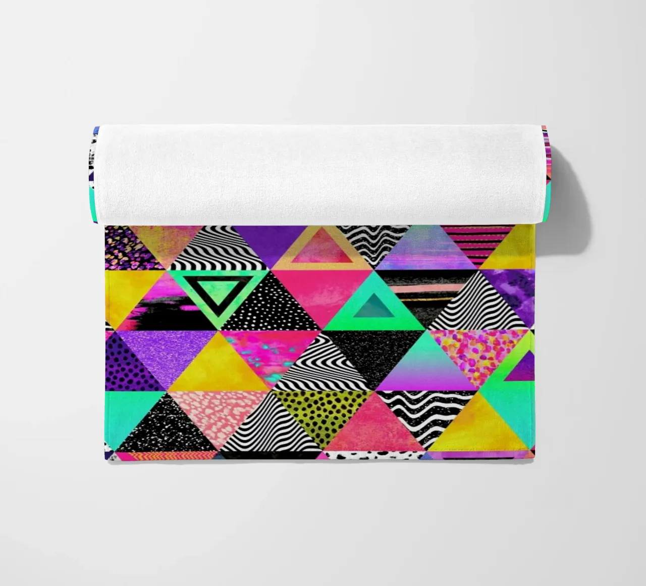 Quirky Triangles telo mare da Elisabeth Fredriksson