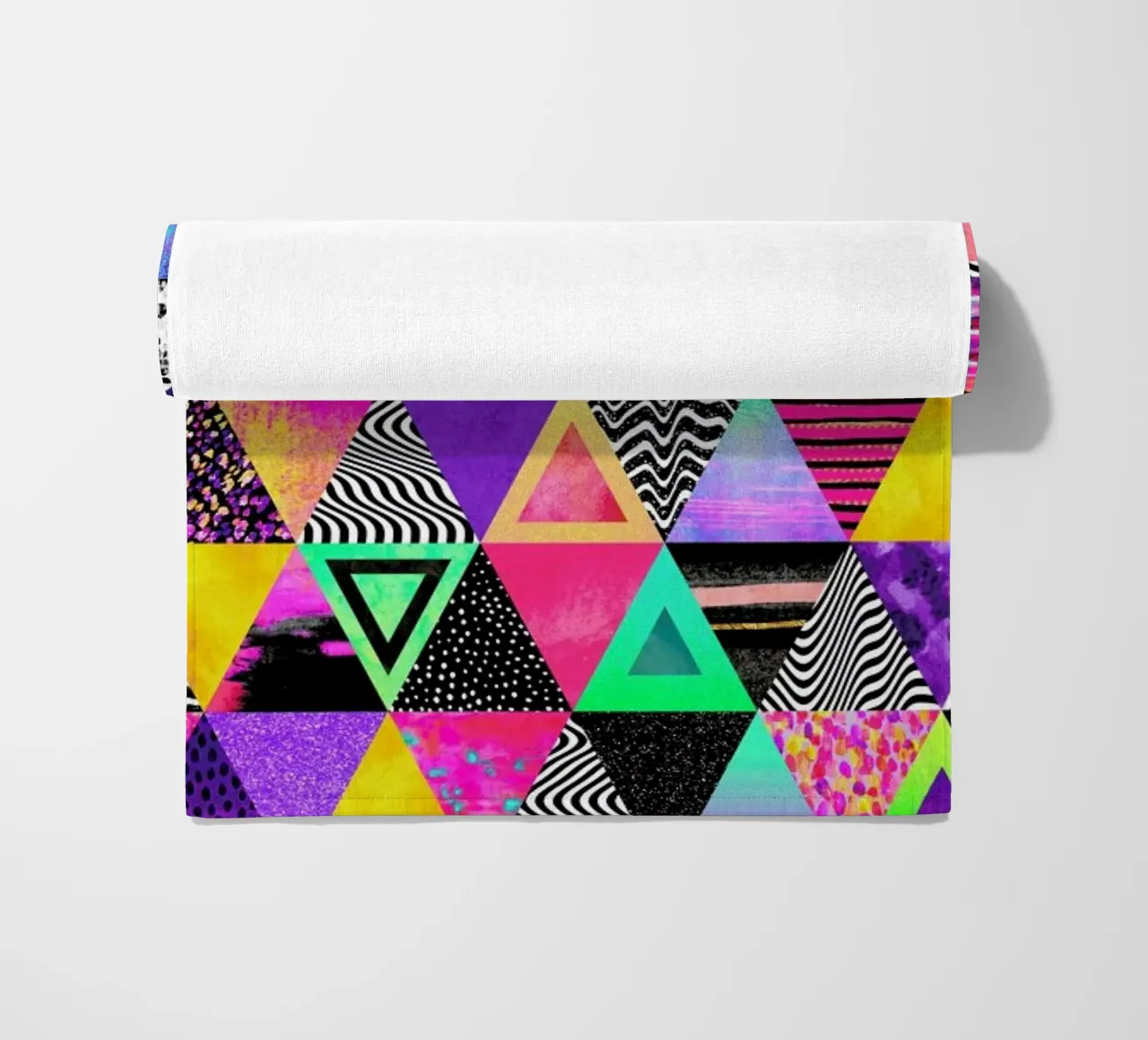 Quirky Triangles telo mare da Elisabeth Fredriksson
