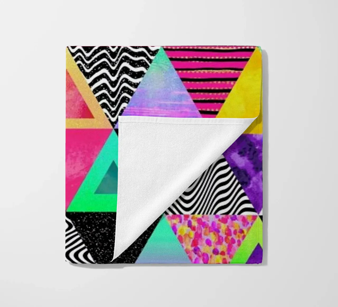 Quirky Triangles telo mare da Elisabeth Fredriksson