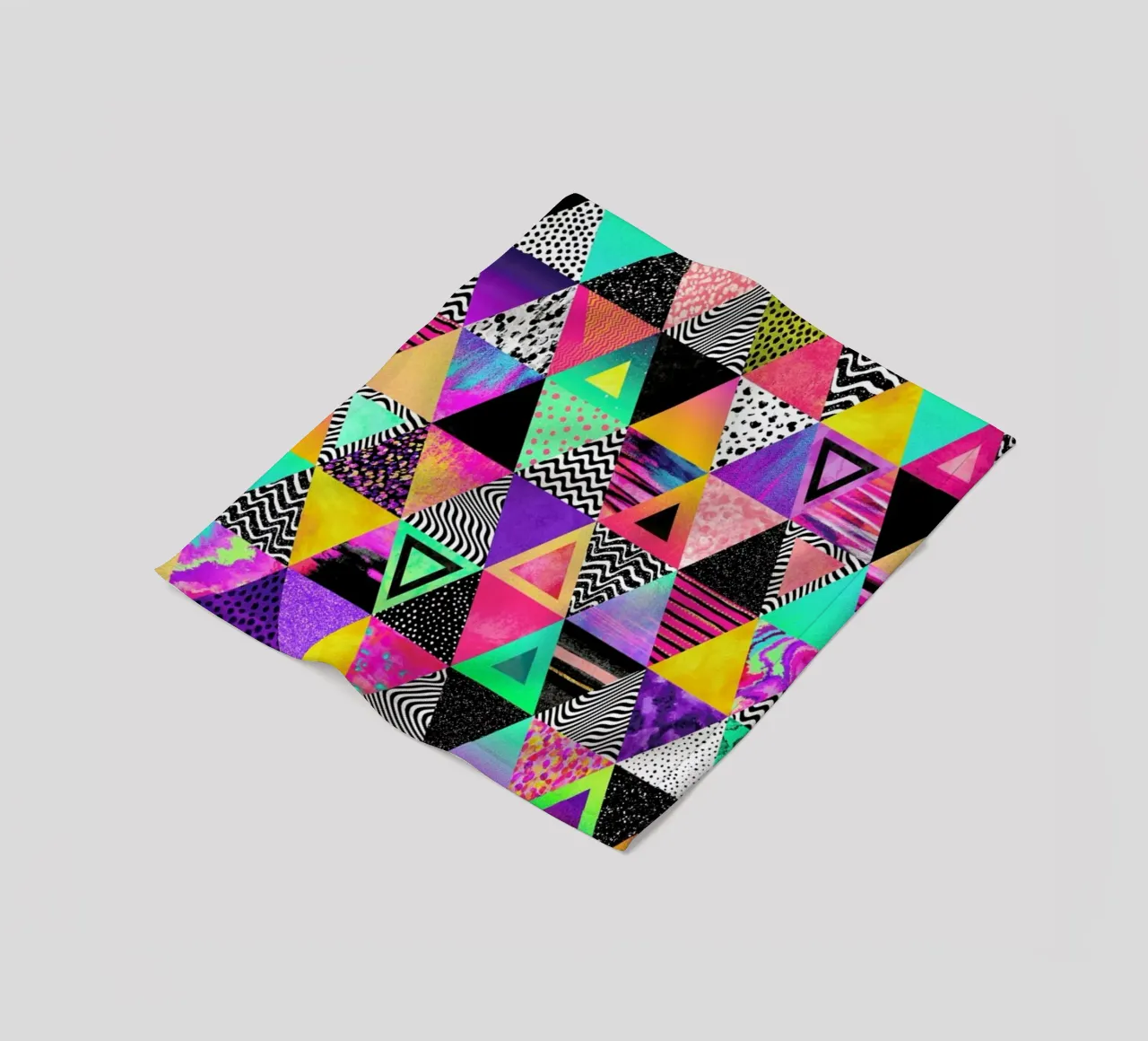 Quirky Triangles coperta in pile da Elisabeth Fredriksson