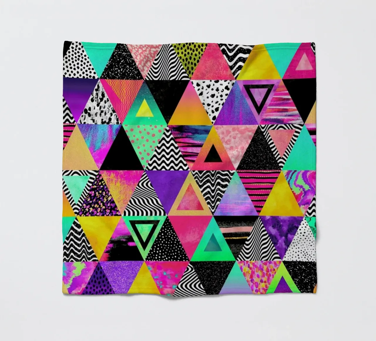 Quirky Triangles coperta in pile da Elisabeth Fredriksson