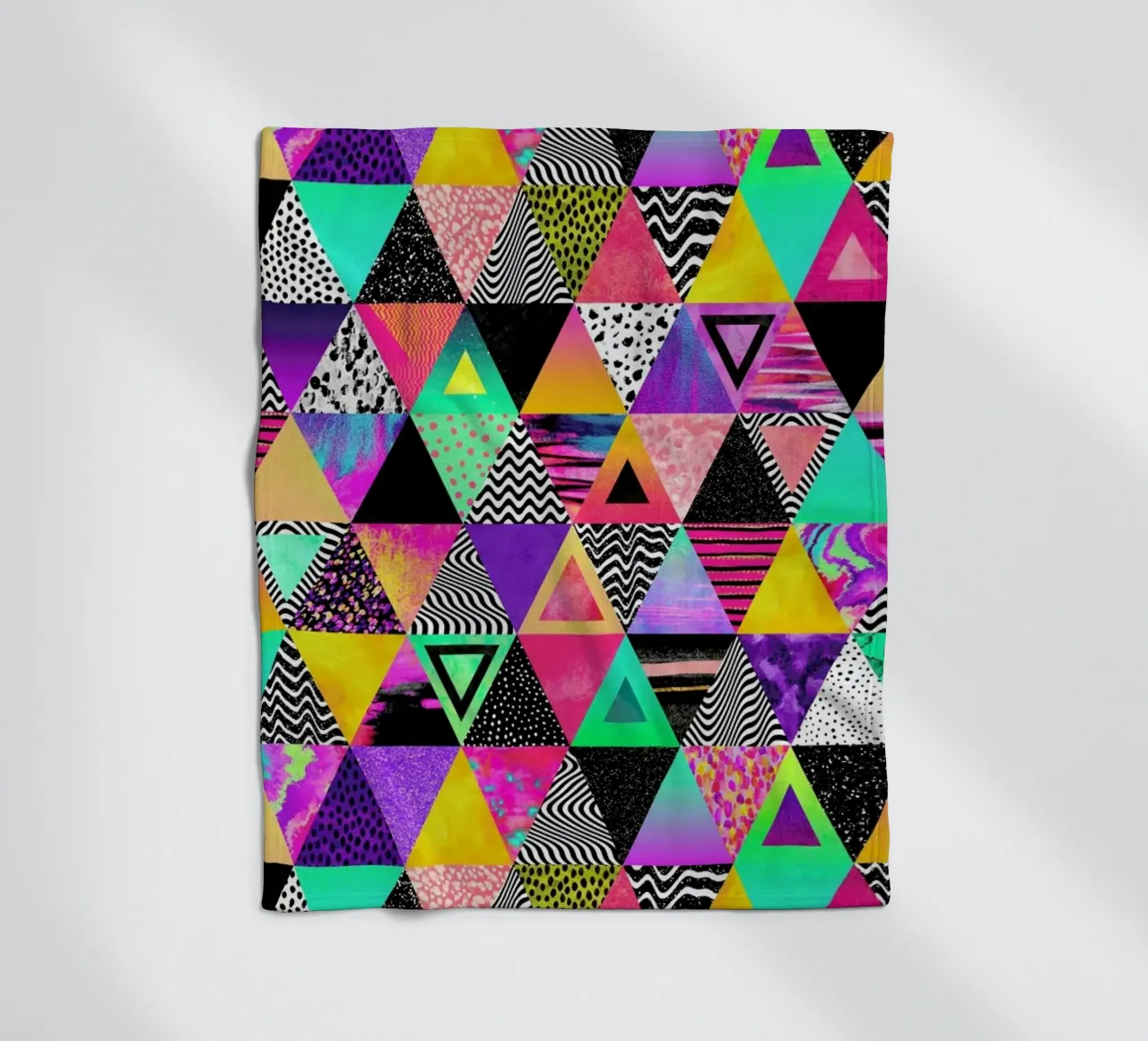 Quirky Triangles coperta in pile da Elisabeth Fredriksson