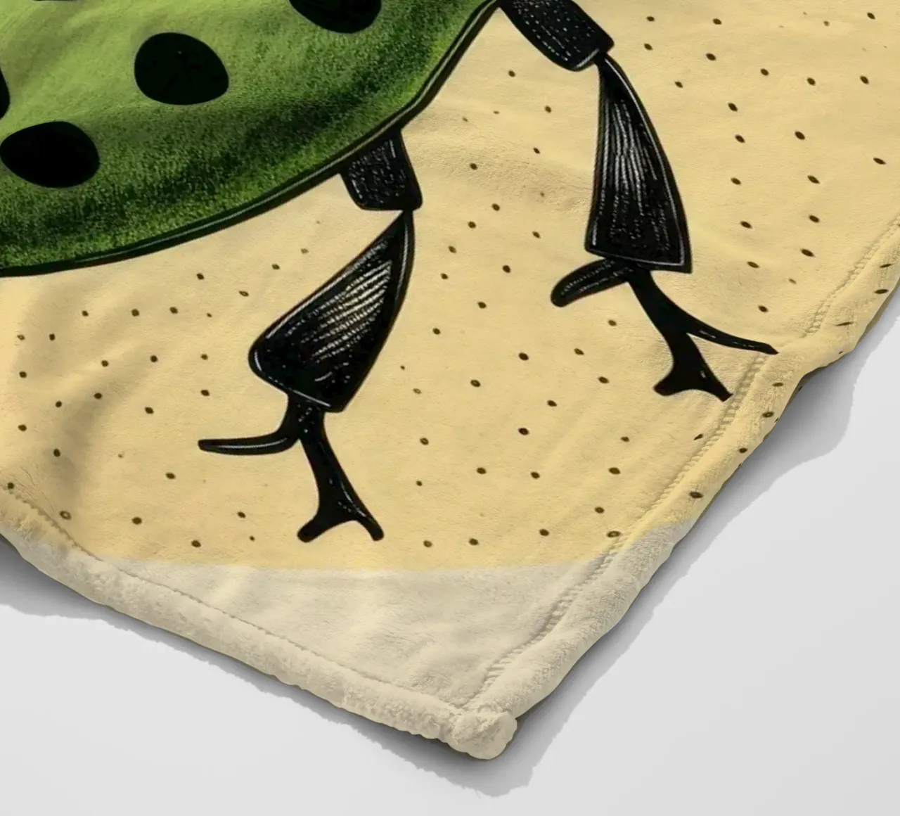 Grüner Käfer 3 Fleecedecke von Minimal Animal Art
