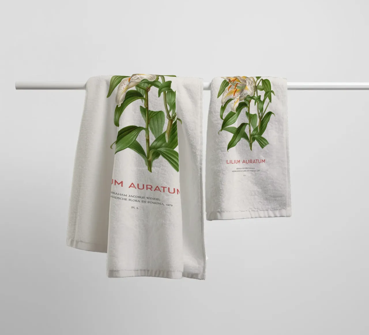 Goldstrahlige Lilie oder Lilium Auratum Handtuch von Vintagrafica