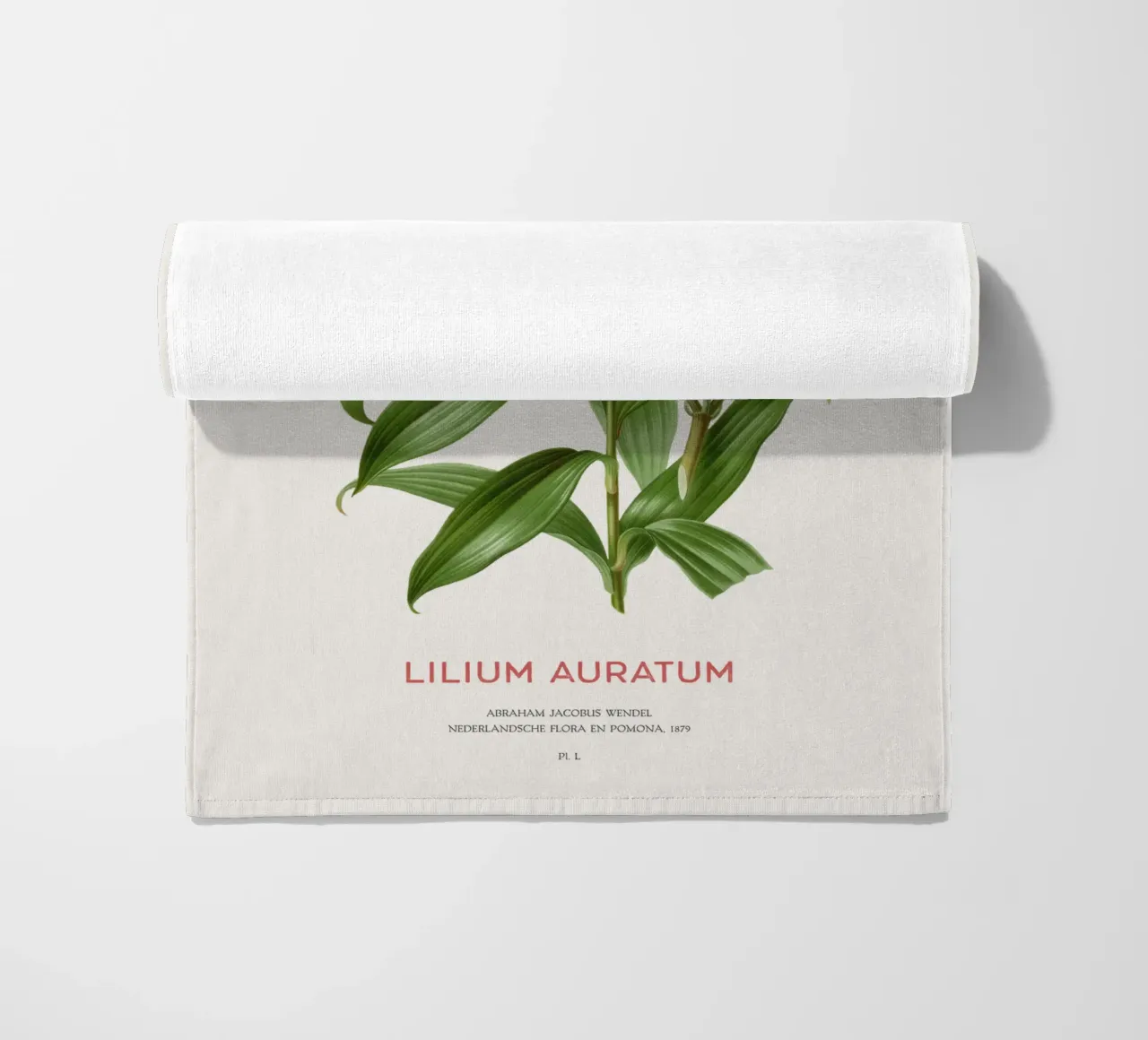 Goldstrahlige Lilie oder Lilium Auratum Strandtuch von Vintagrafica