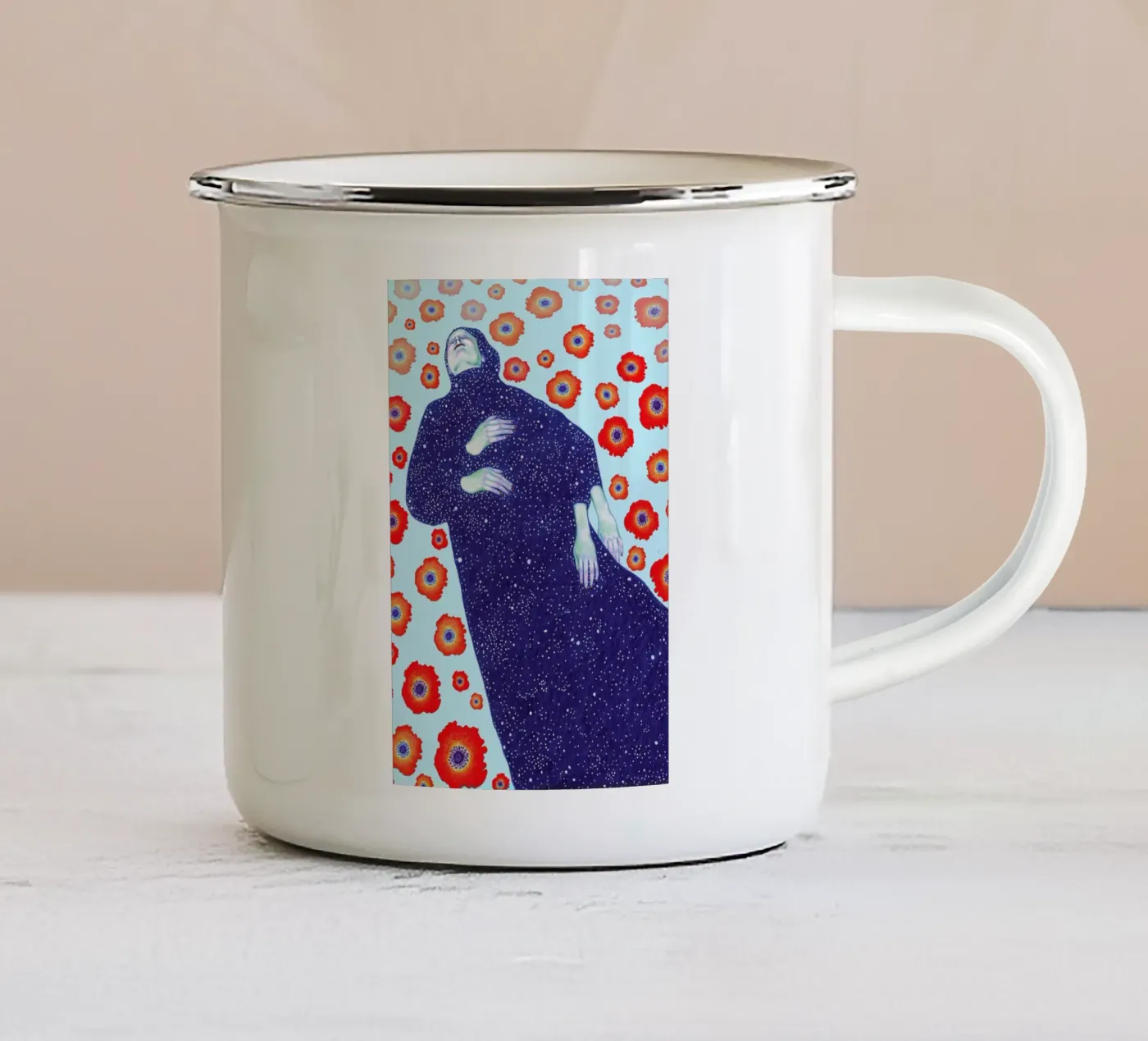 Floating mug en émail de Natalie Foss