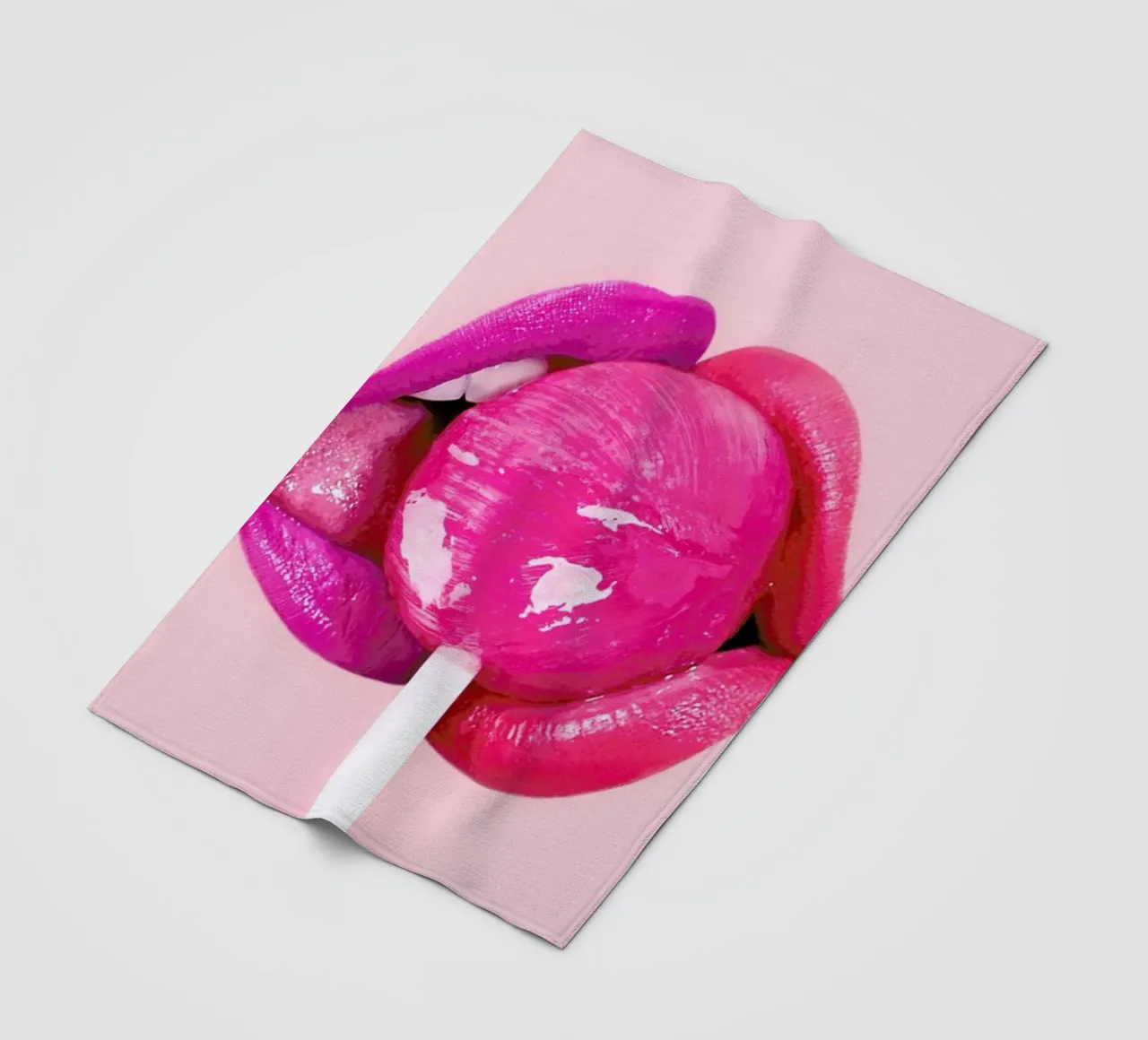 Lollipop Kiss coperta in pile da Paul Fuentes Design