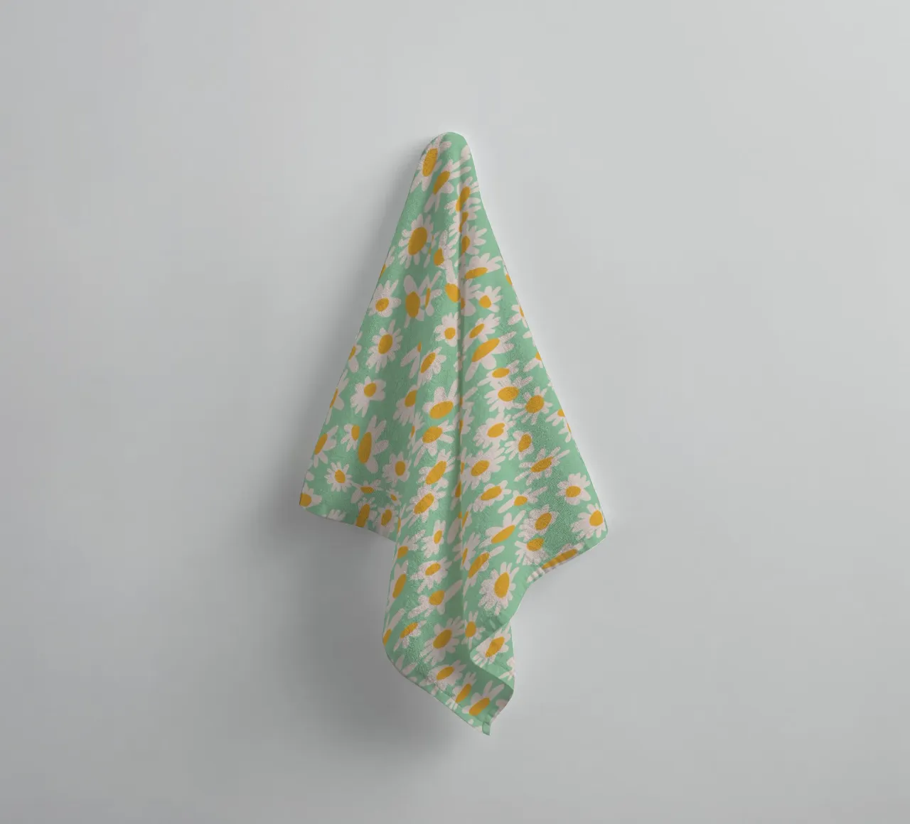 Playful daisy pattern towel by Illustration Raissa Oltmanns