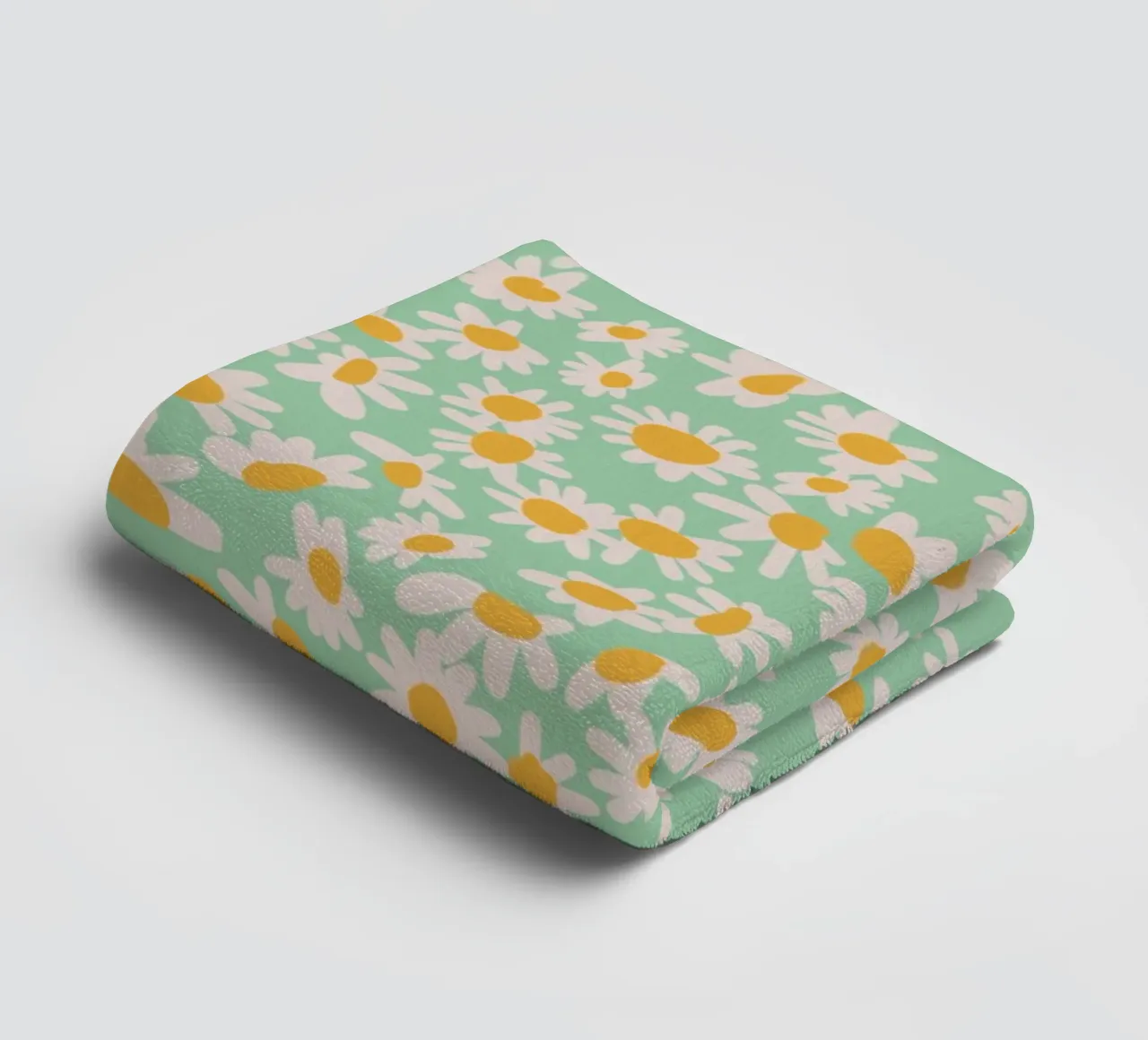 Playful daisy pattern towel by Illustration Raissa Oltmanns