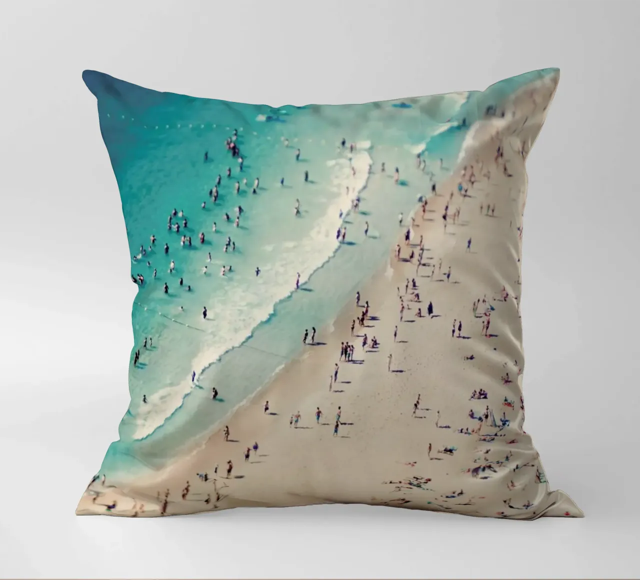 Beach Fun cuscino da Ingrid Beddoes
