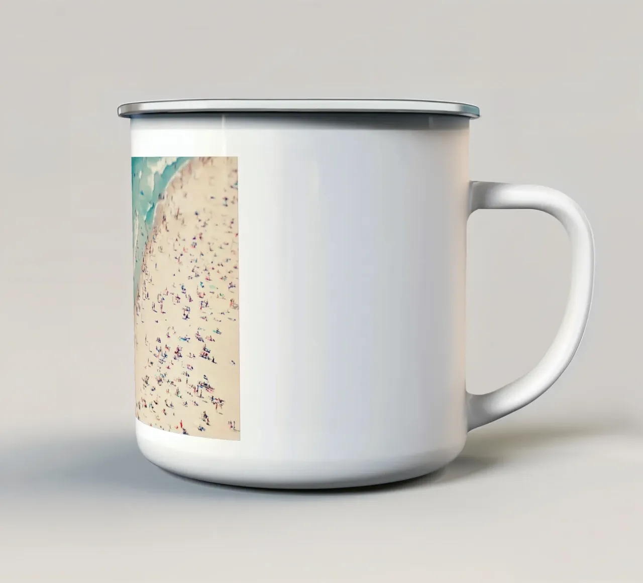 Beach Fun tazza in smalto da Ingrid Beddoes