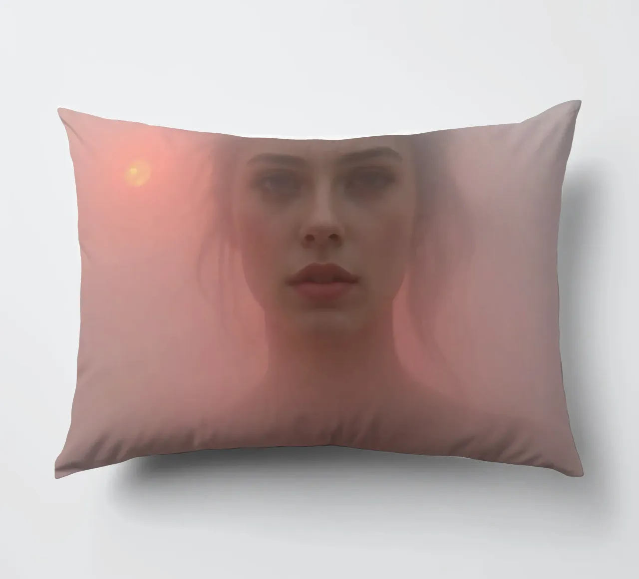 Ritratto etereo di una donna circondata dalla nebbia cuscino da DesignDoodle