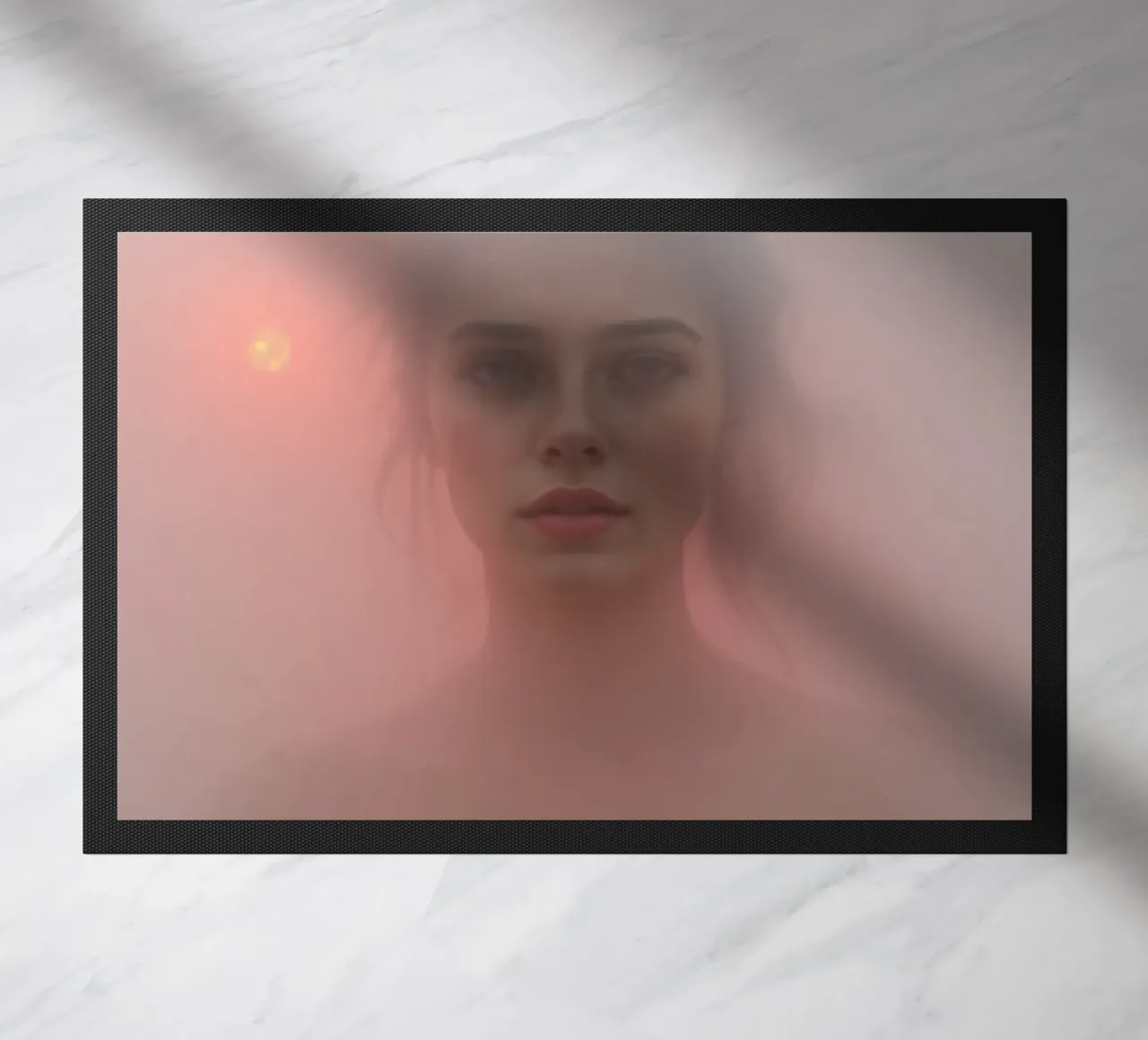 Ritratto etereo di una donna circondata dalla nebbia zerbino da DesignDoodle