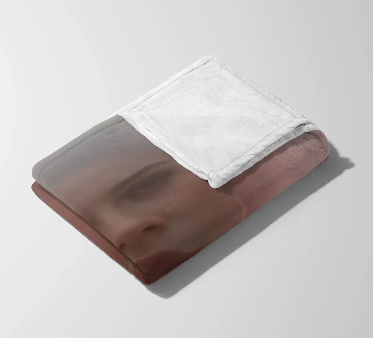 Ritratto etereo di una donna circondata dalla nebbia coperta in pile da DesignDoodle