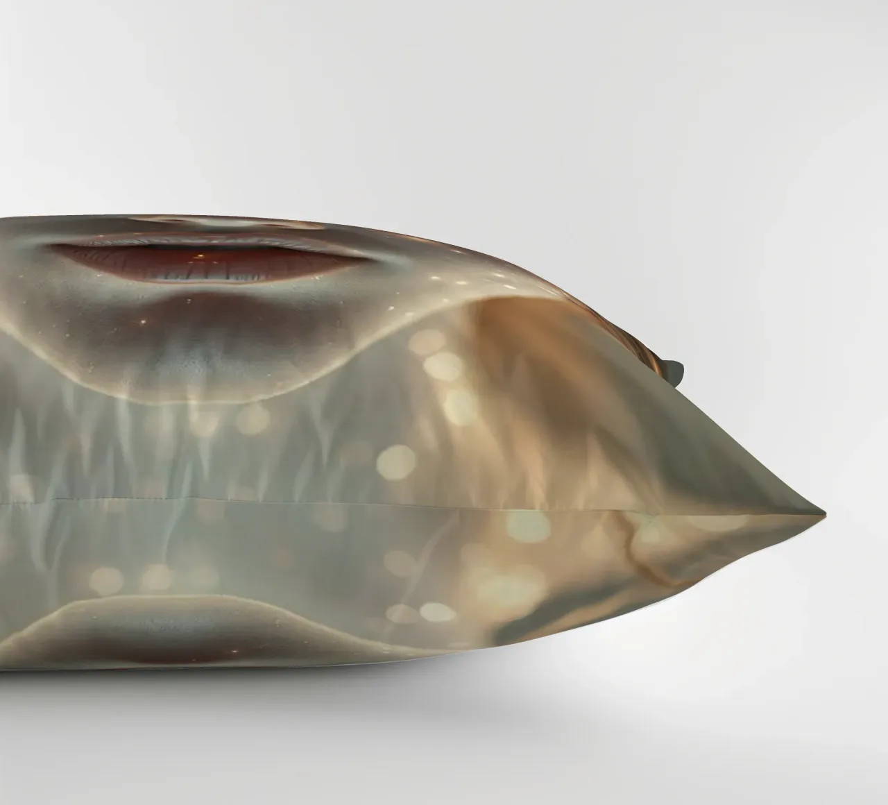 Un ritratto di donna con una proiezione di luce stellare su di lei cuscino da DesignDoodle