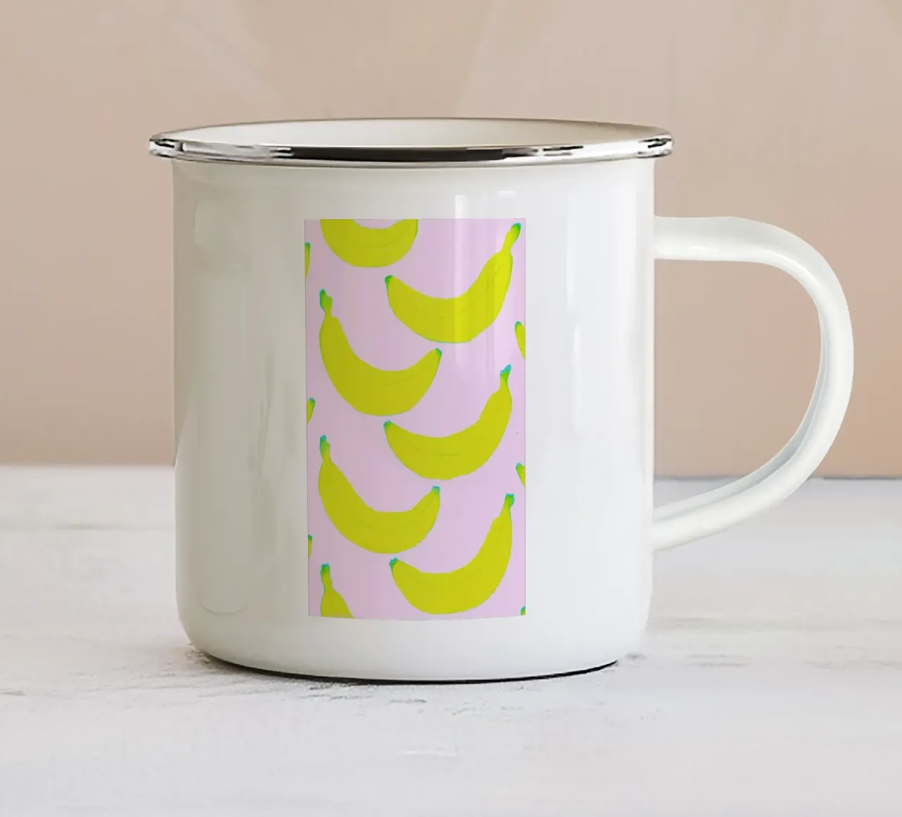 Spontaneous Bananas tazza in smalto da Natalie Foss