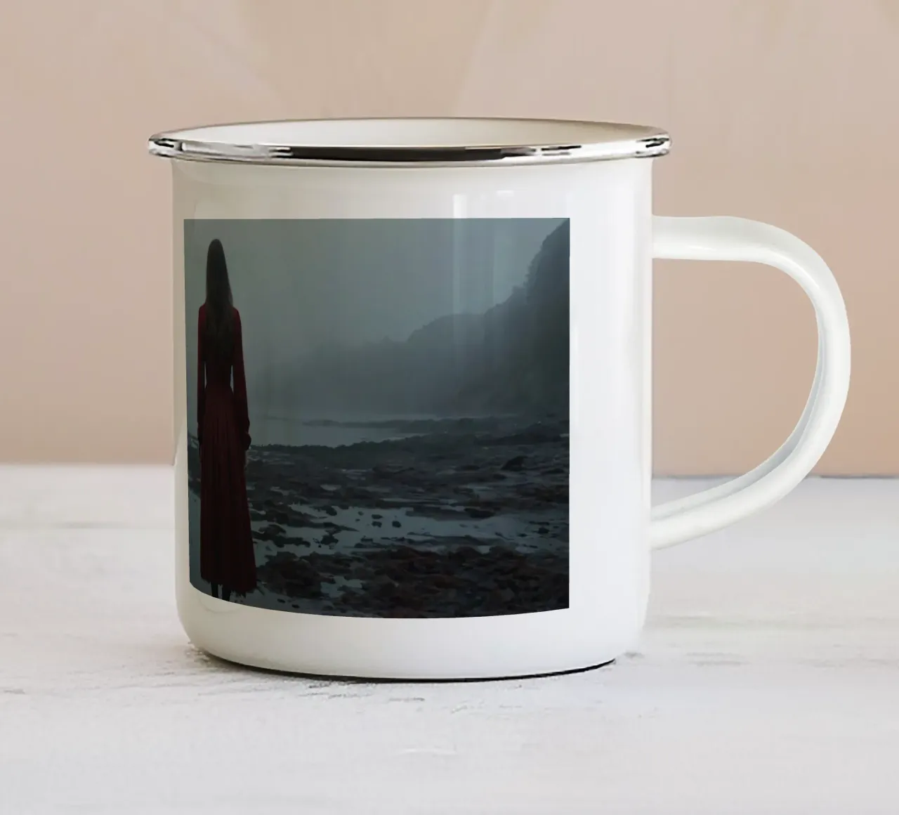 Una donna con un vestito rosso sta in piedi, contemplativa, vicino alla nebbia. tazza in smalto da DesignDoodle