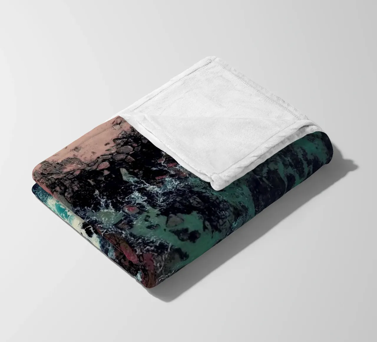 Emerald Green Sea coperta in pile da Ingrid Beddoes