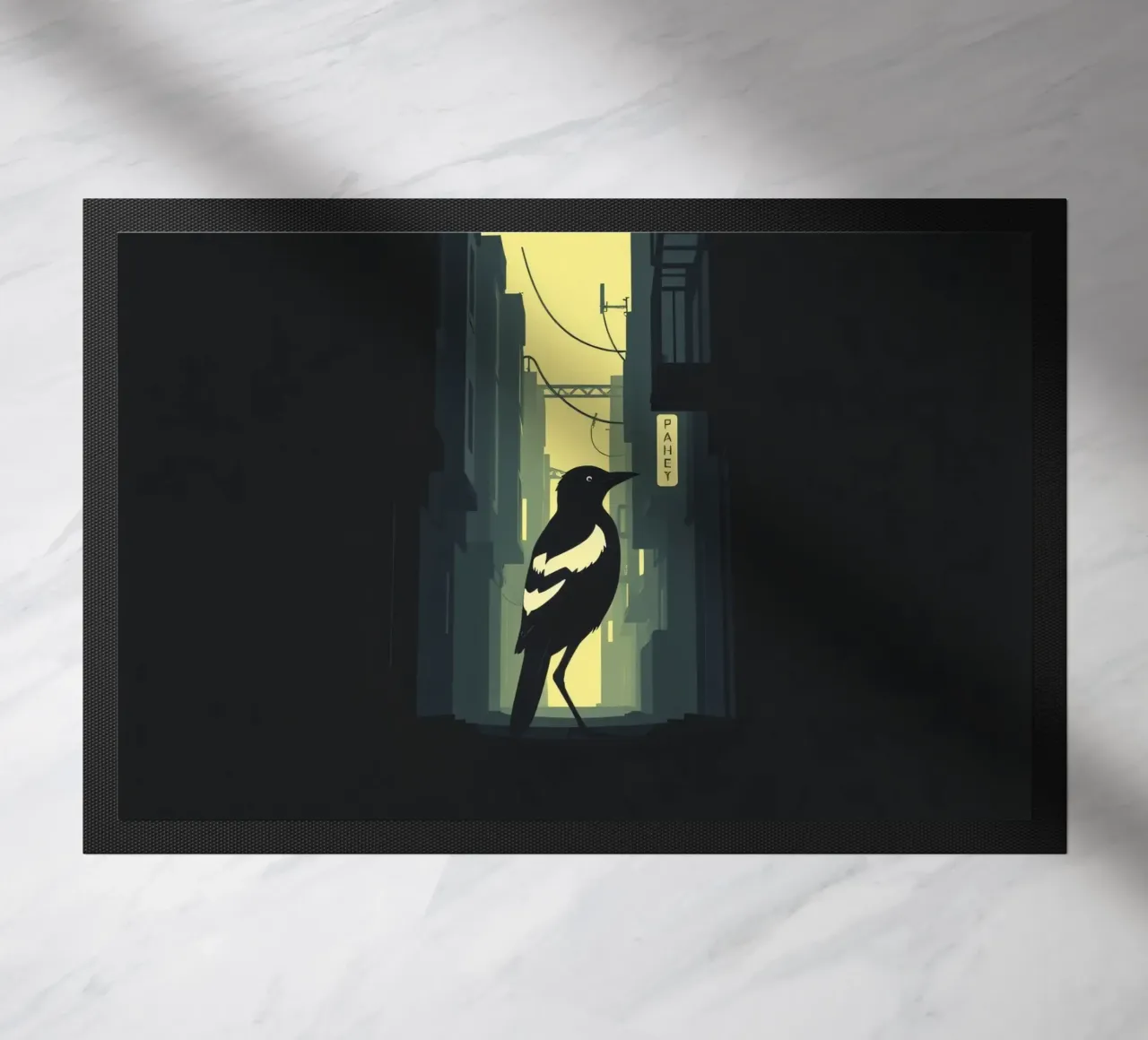 Un uccello solitario in piedi in un vicolo stretto in un crepuscolo zerbino da DesignDoodle