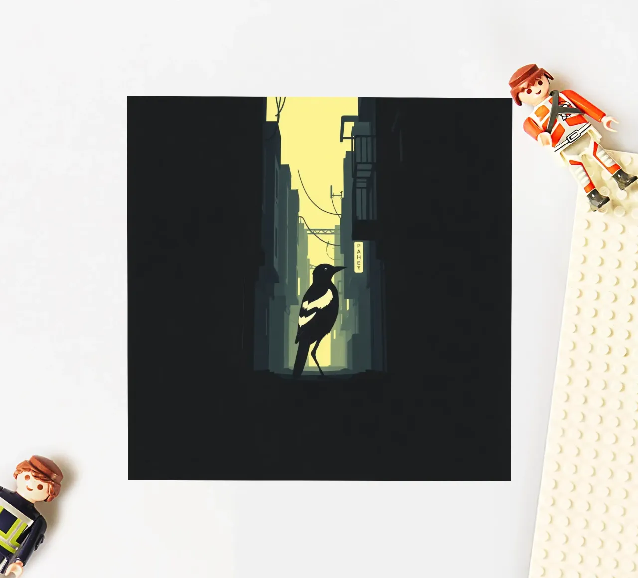 Ein einsamer Vogel steht in einer engen Gasse in der Dämmerung Sticker von DesignDoodle