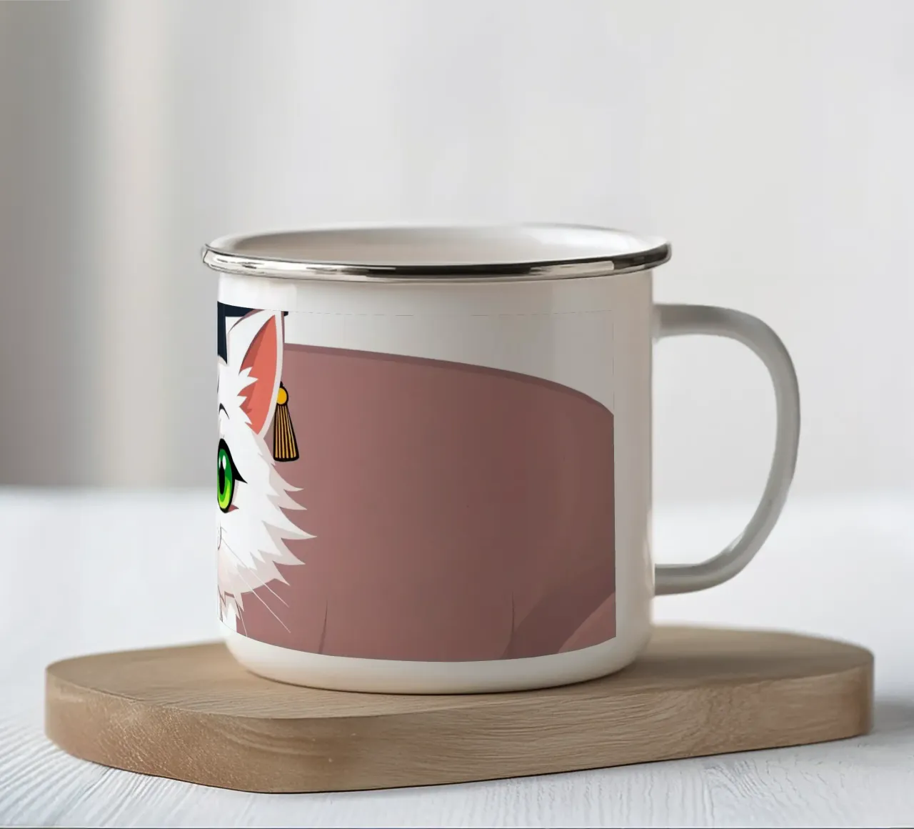 Un gatto bianco con gli occhi verdi che indossa un cappello da laurea tazza in smalto da DesignDoodle