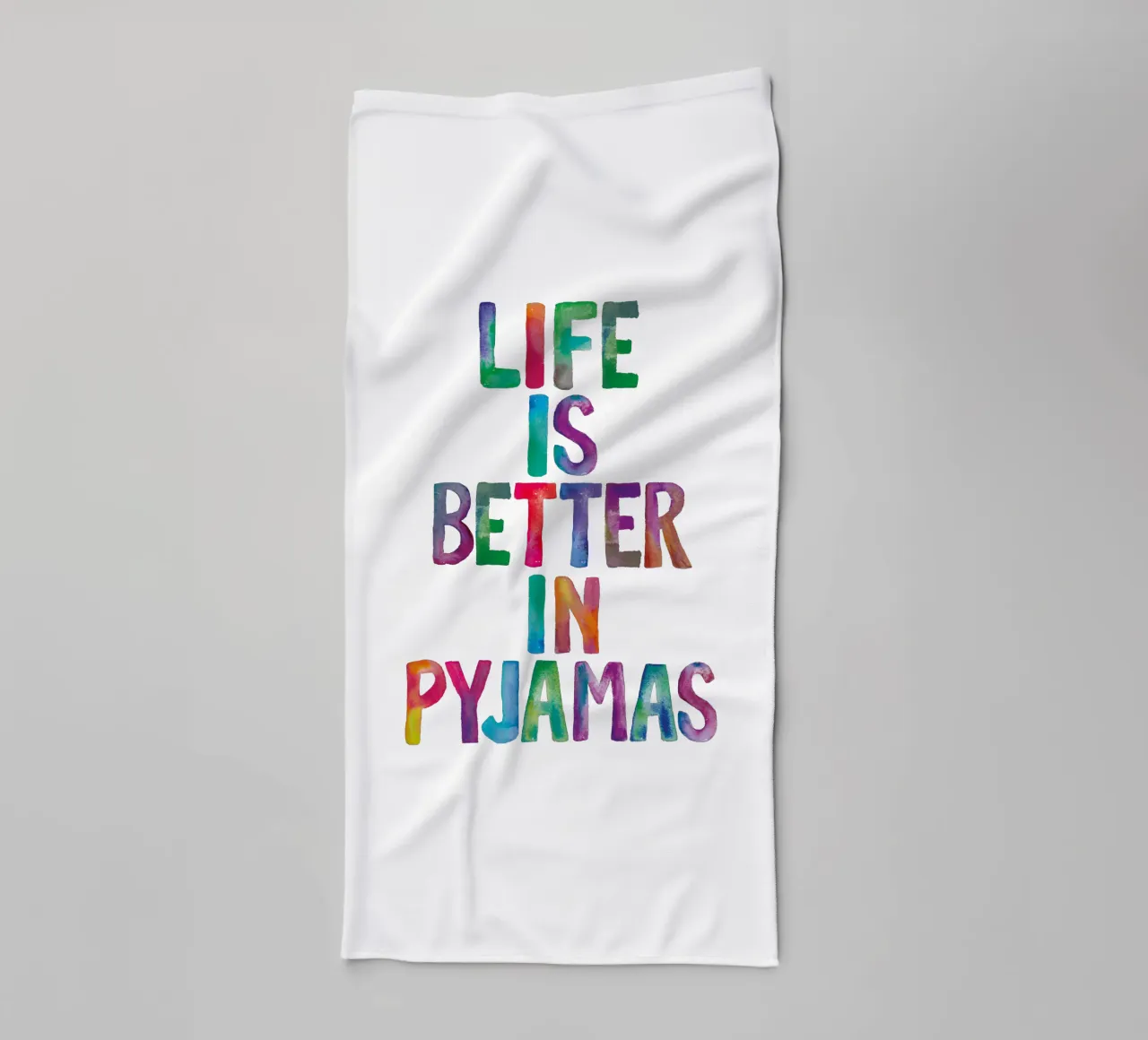 Life is Better in Pyjamas Regenbogen Typografie Design Handtuch von THE MOTIVATED TYPE
