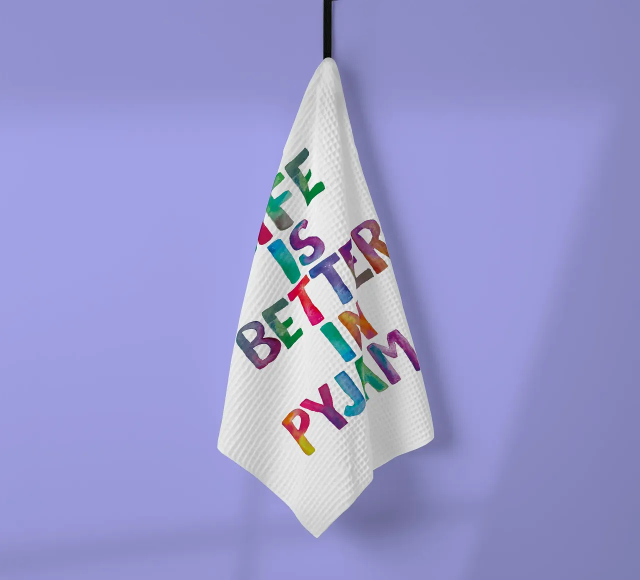 Life is Better in Pyjamas Arc-en-ciel Typographie Design torchon de THE MOTIVATED TYPE