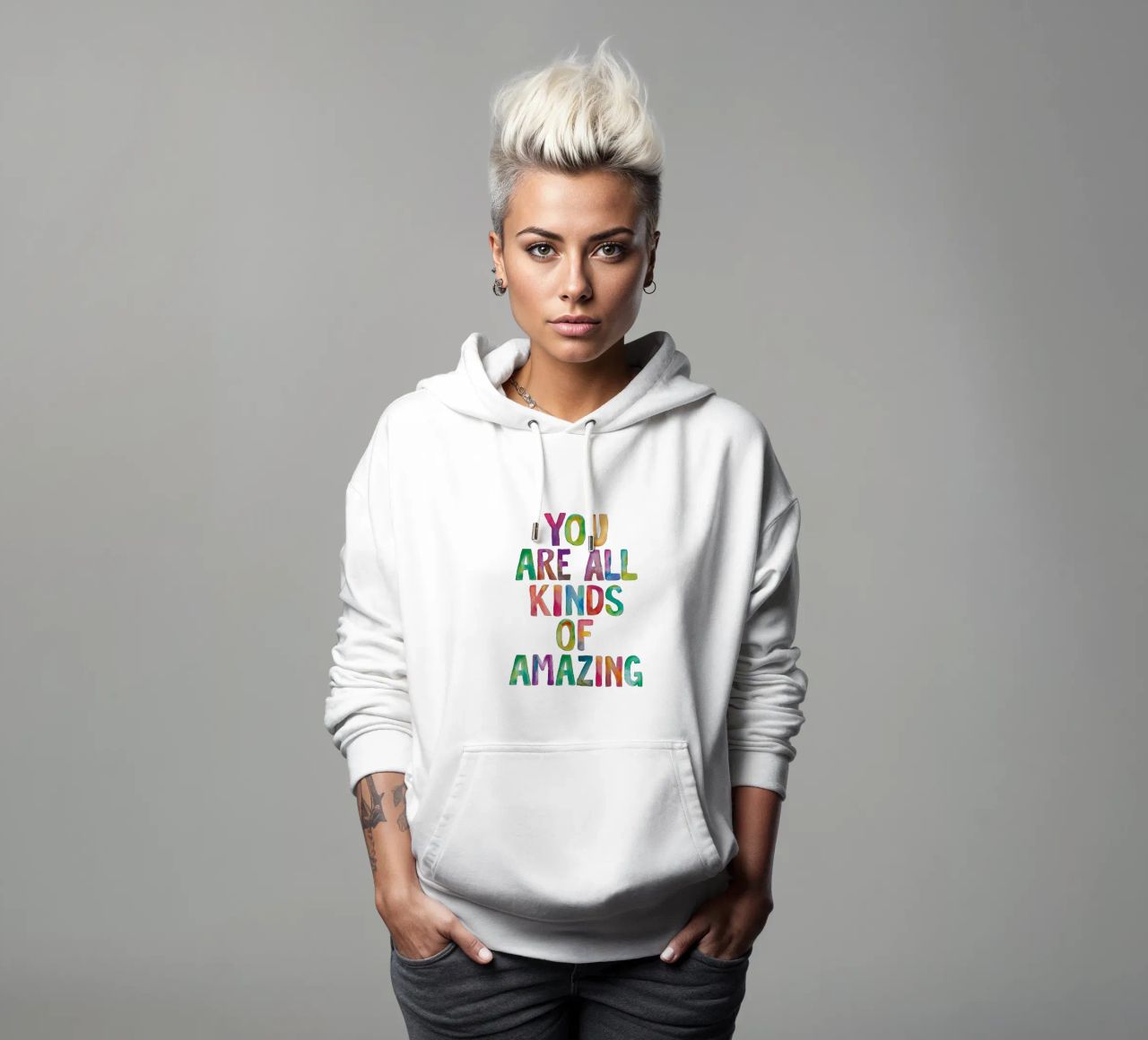 Sei tutti i tipi di incredibile design tipografico arcobaleno felpa con cappuccio da THE MOTIVATED TYPE