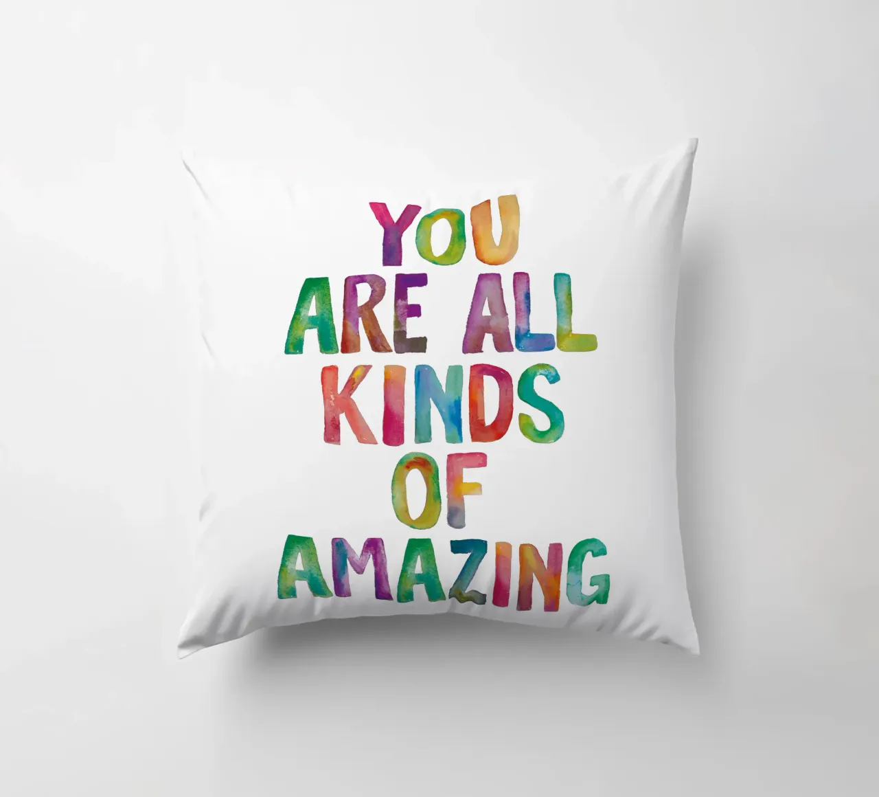 Sei tutti i tipi di incredibile design tipografico arcobaleno cuscino da THE MOTIVATED TYPE