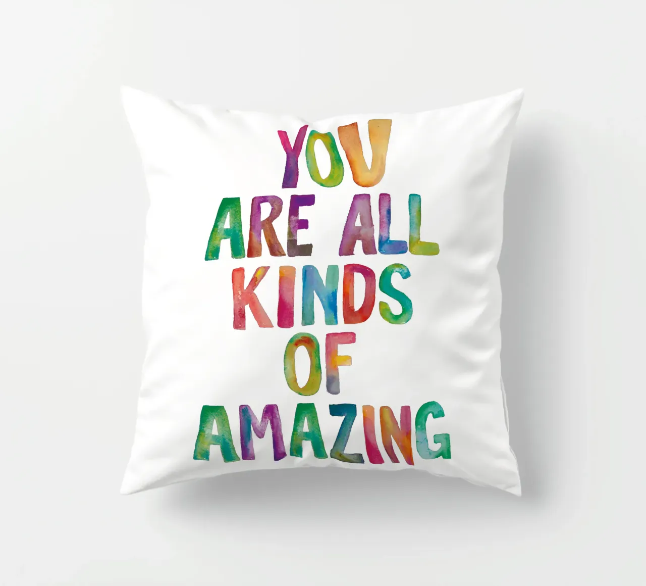 Sei tutti i tipi di incredibile design tipografico arcobaleno cuscino da THE MOTIVATED TYPE