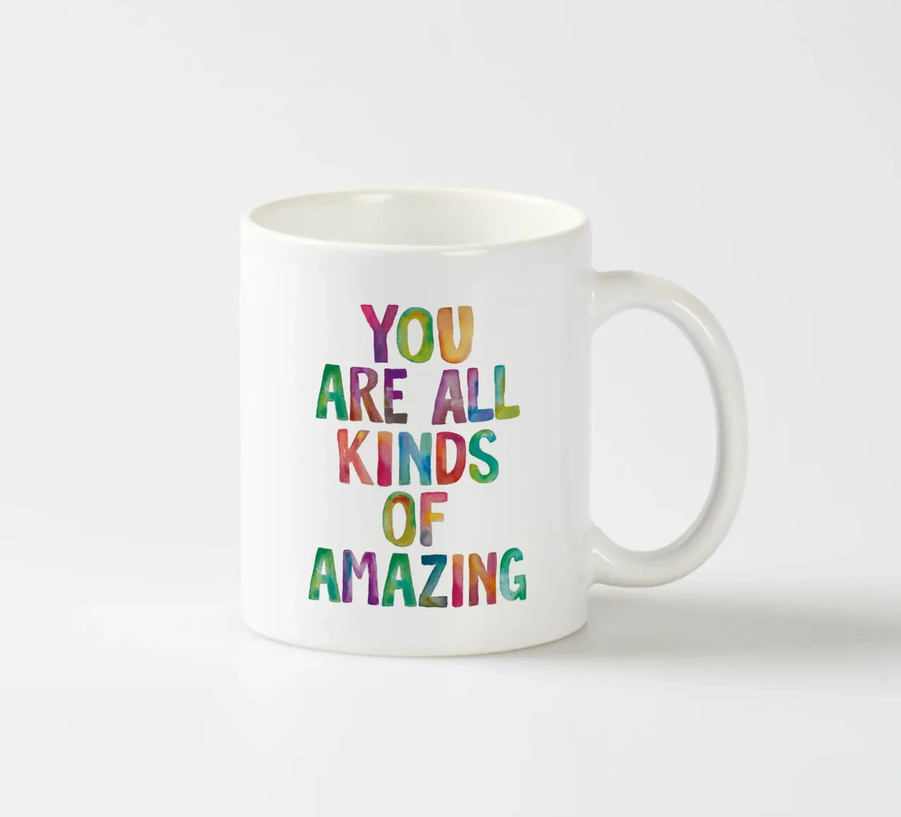 Sei tutti i tipi di incredibile design tipografico arcobaleno tazza in ceramica da THE MOTIVATED TYPE