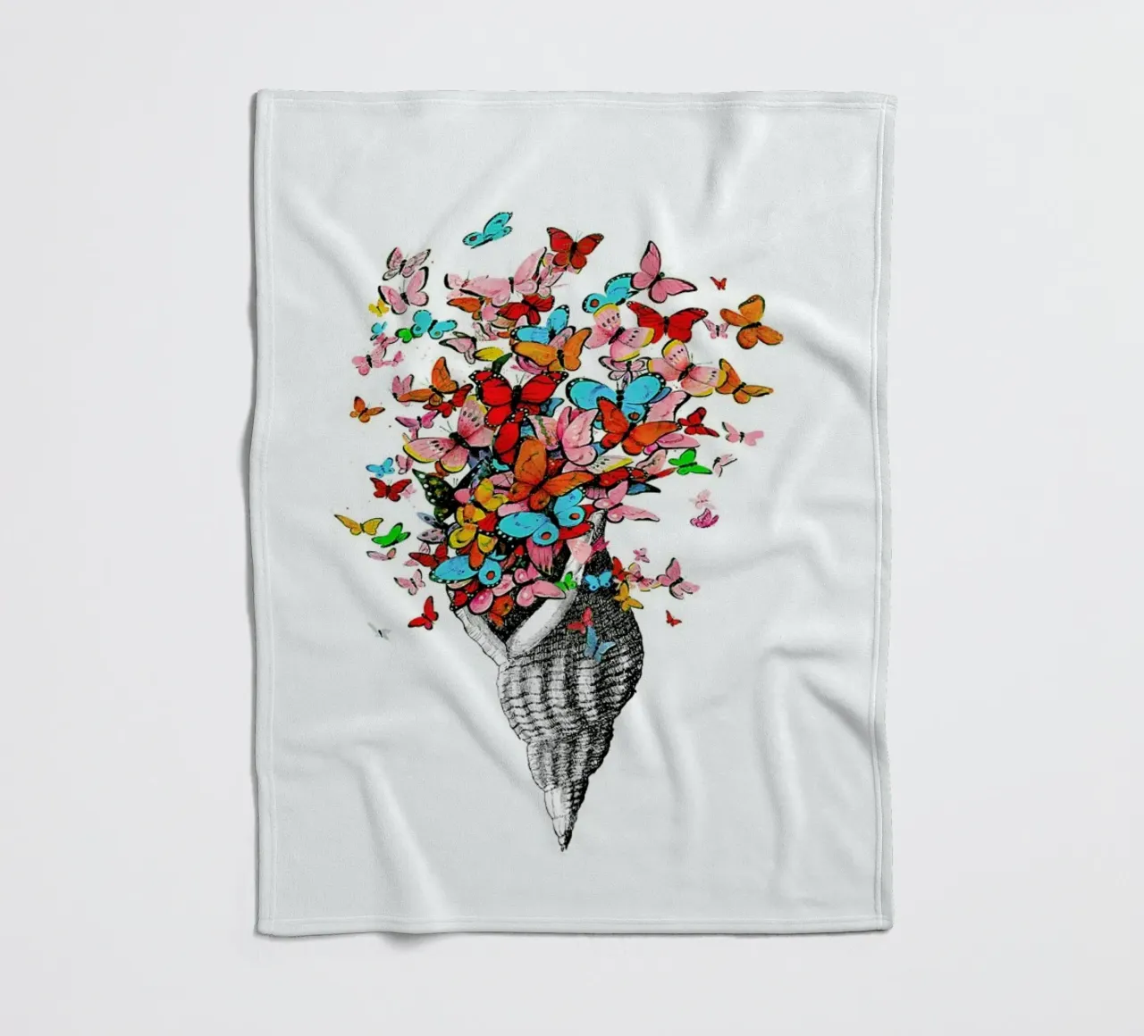 Seashell with butterflies coperta in pile da Rococco LA