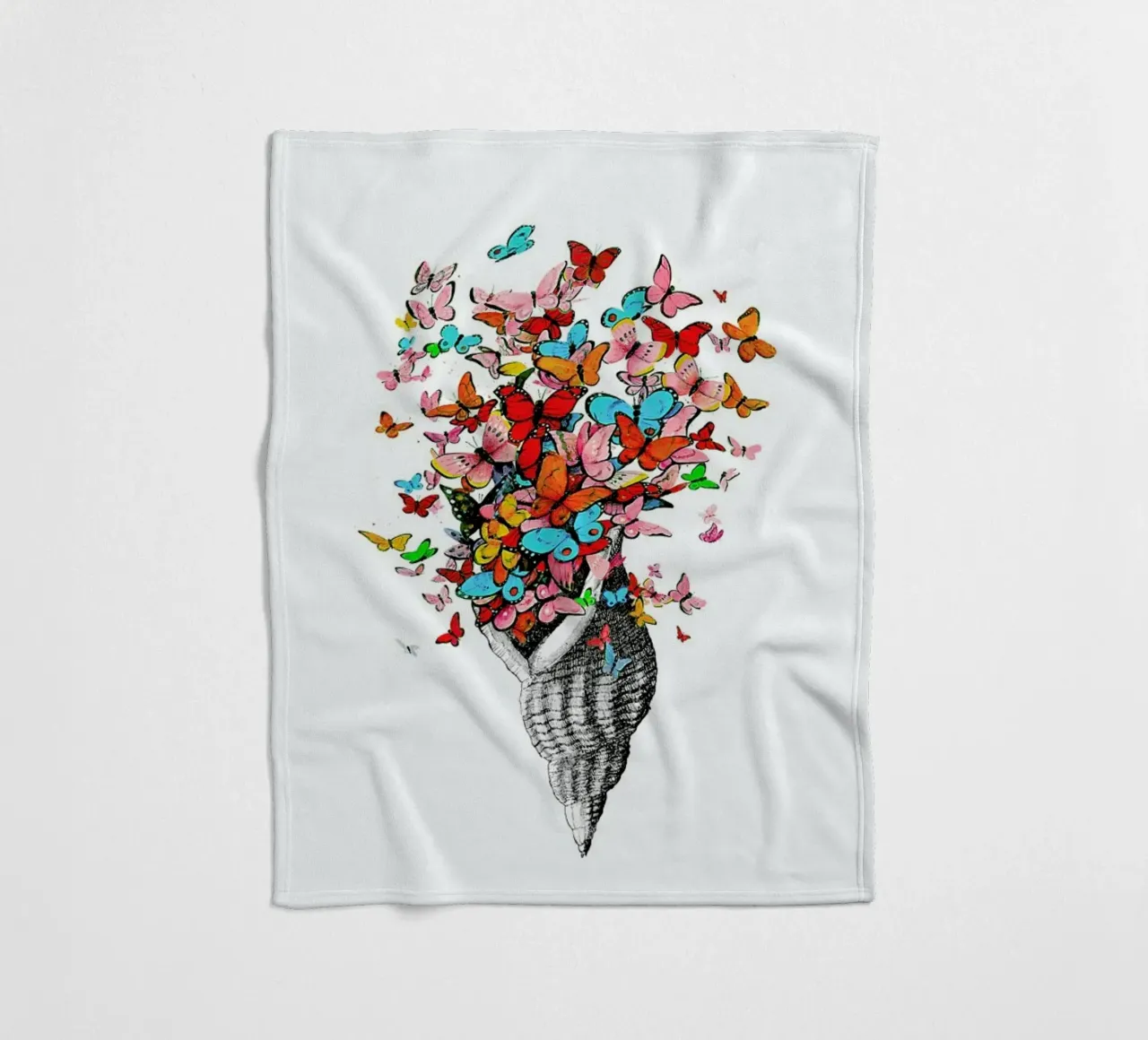 Seashell with butterflies coperta in pile da Rococco LA