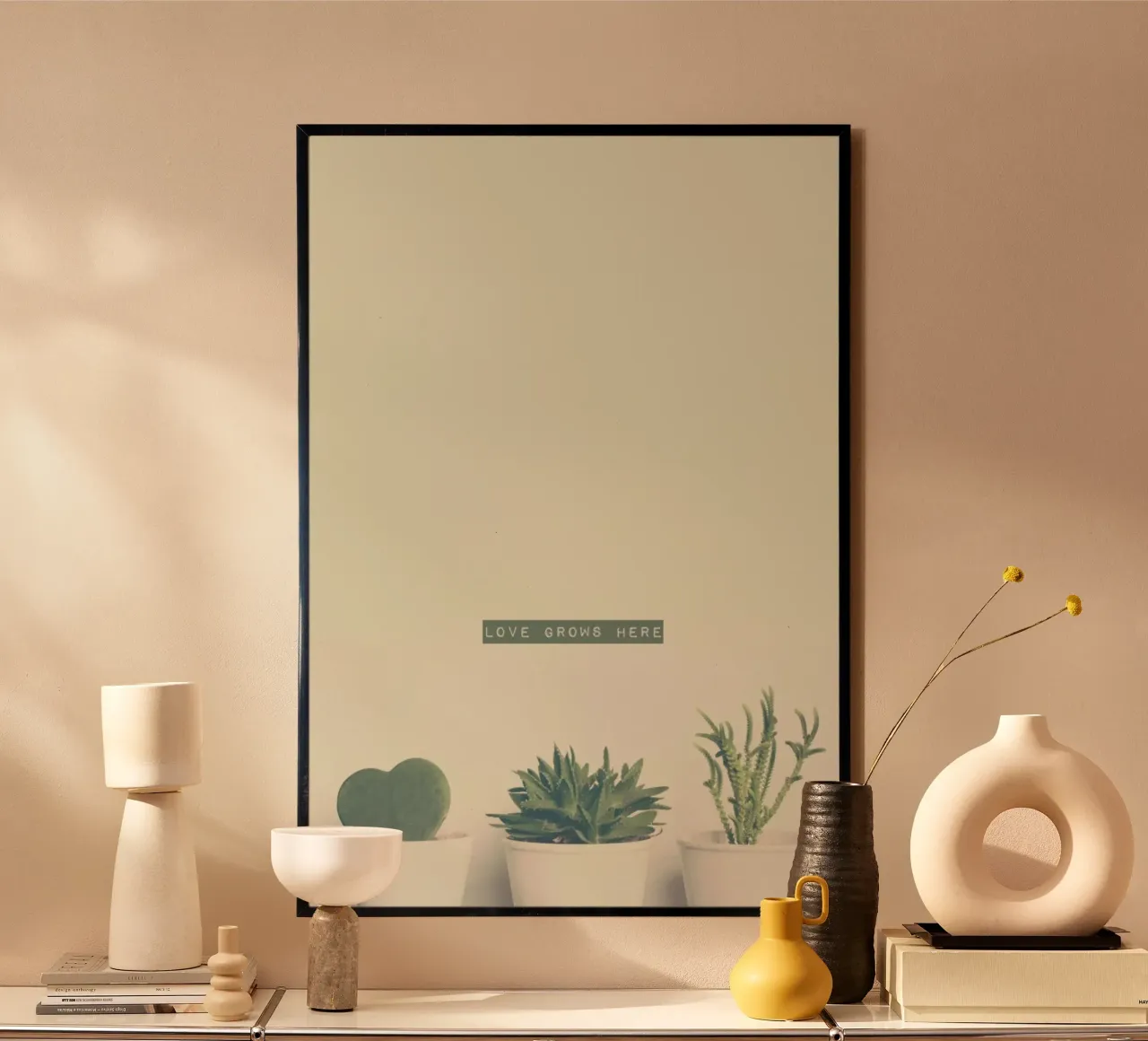 Love Grows Here poster con telaio in plastica da Ingrid Beddoes