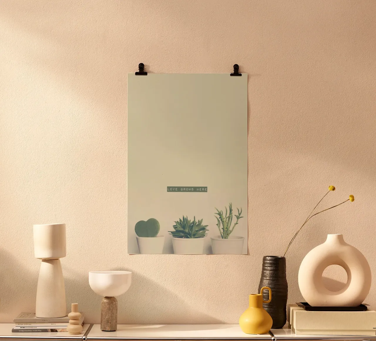Love Grows Here poster con telaio in plastica da Ingrid Beddoes